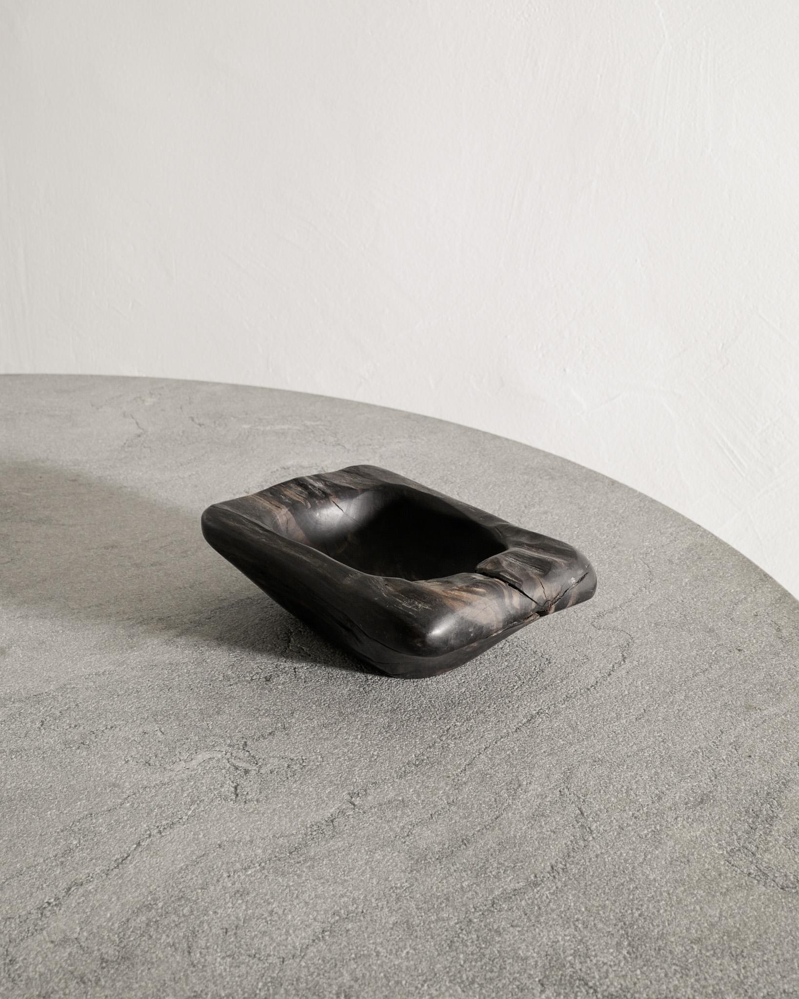 Gran cuenco decorativo francés de madera de ébano de mediados de siglo, Odile Noll, años 70 Moderno de mediados de siglo en venta
