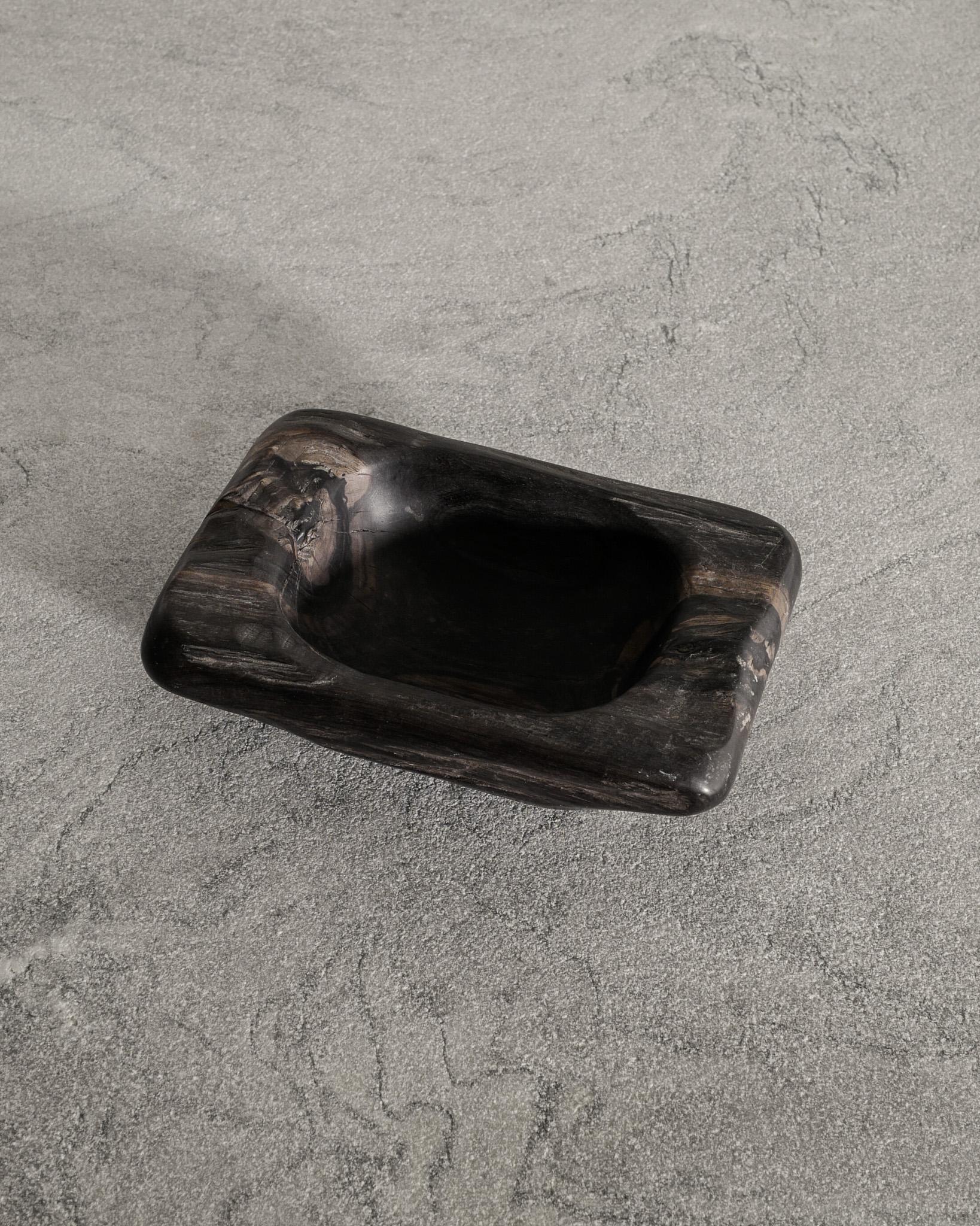 Gran cuenco decorativo francés de madera de ébano de mediados de siglo, Odile Noll, años 70 en Bueno estado para la venta en Stockholm, SE