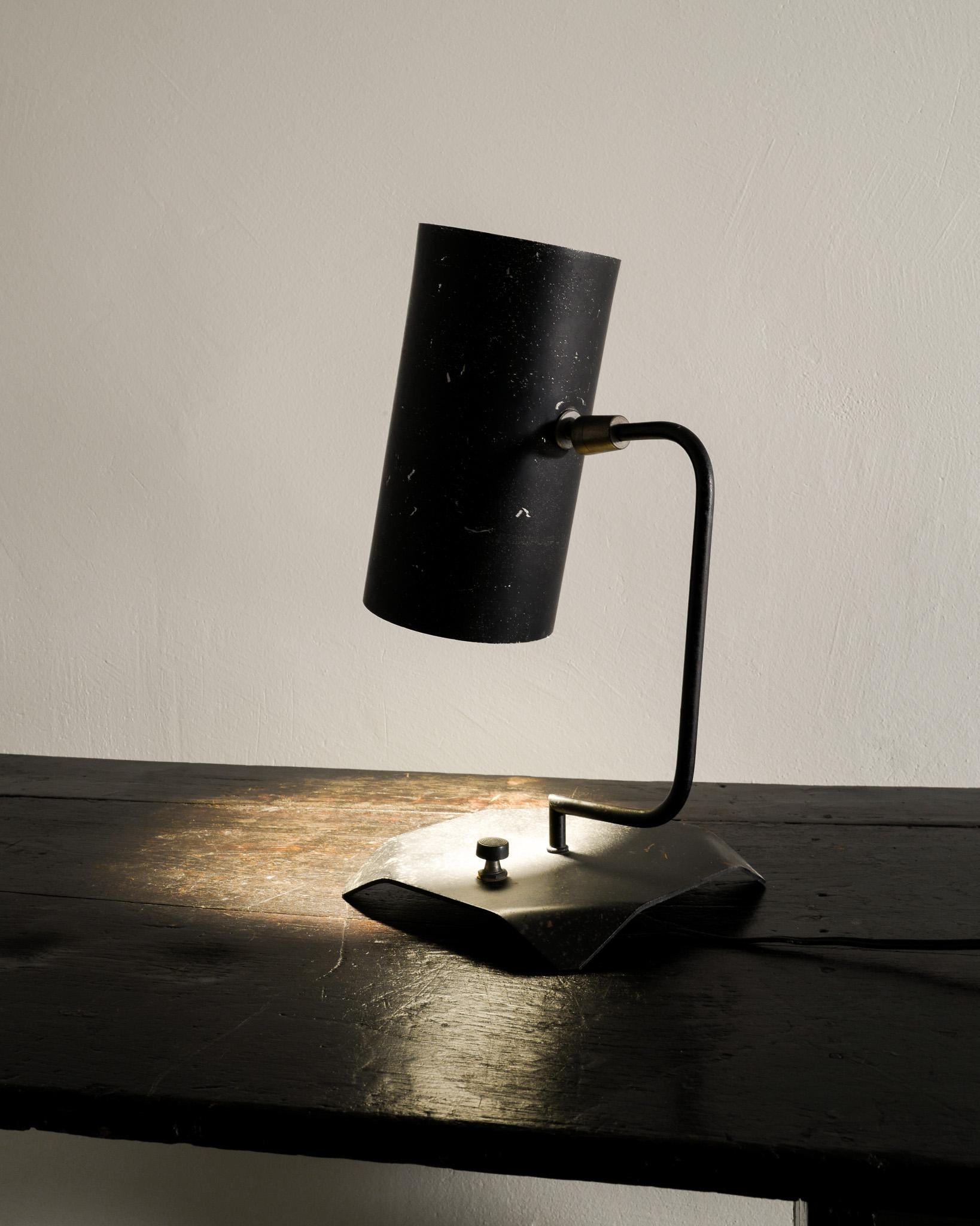 French Mid Century Black Desk Table Lamp by Serge Mouille & Isamu Noguchi, 1959 For Sale 1