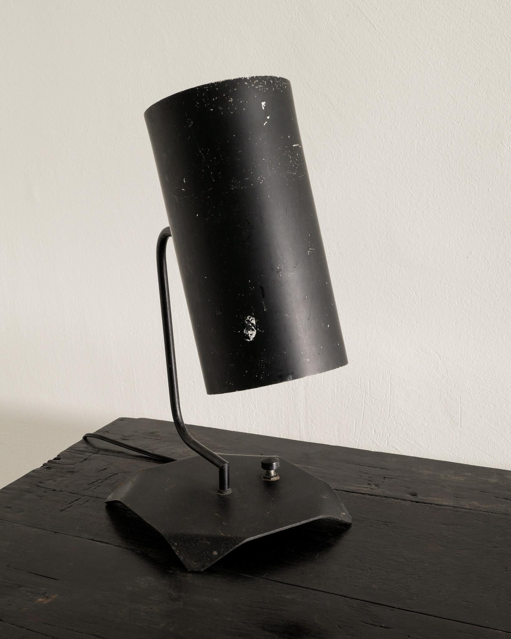 French Mid Century Black Desk Table Lamp by Serge Mouille & Isamu Noguchi, 1959 For Sale 2