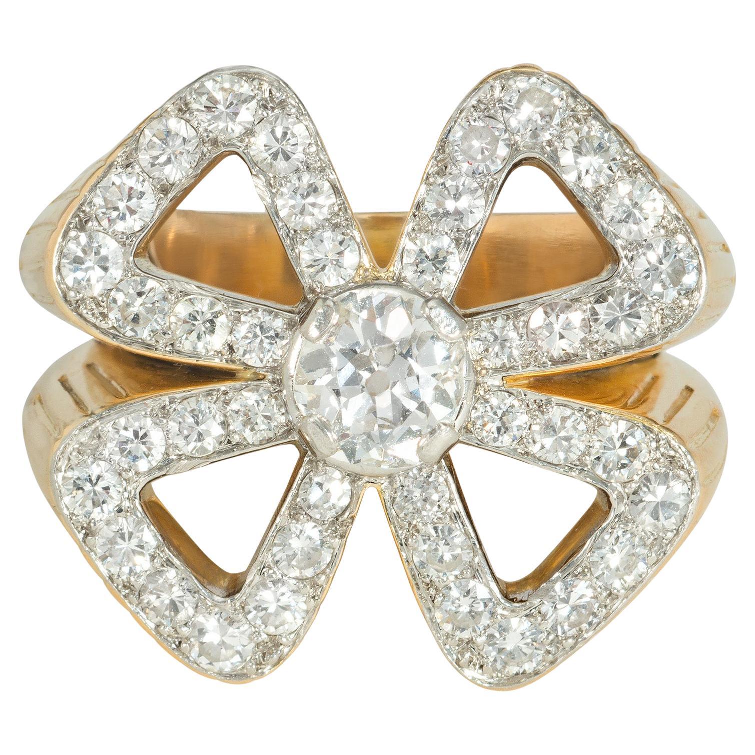 French Mid-Century Diamond and Gold Cocktail Ring of Four-Leaf Clover Design For Sale