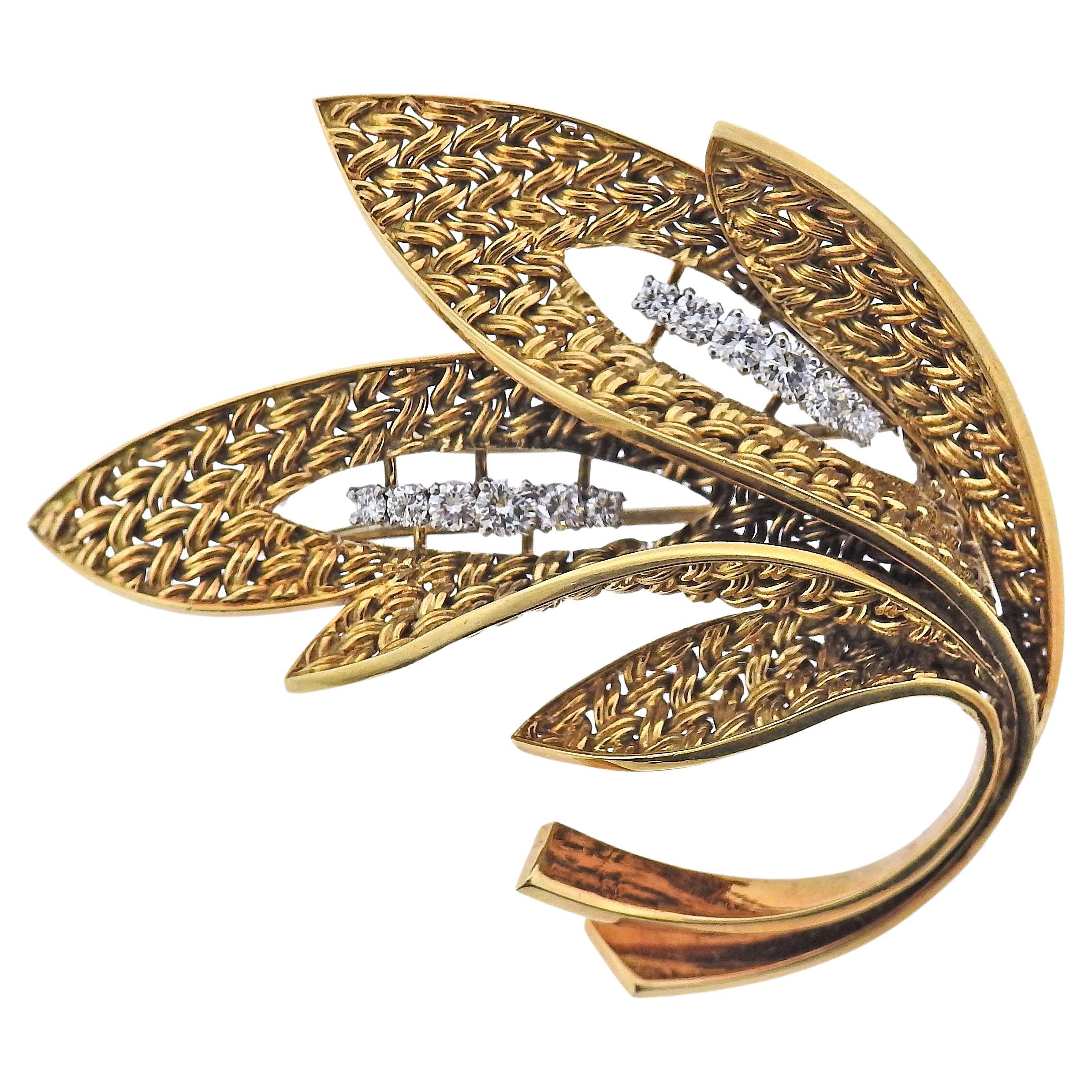 Alfiler broche francés de oro amarillo con diamantes de mediados de siglo
