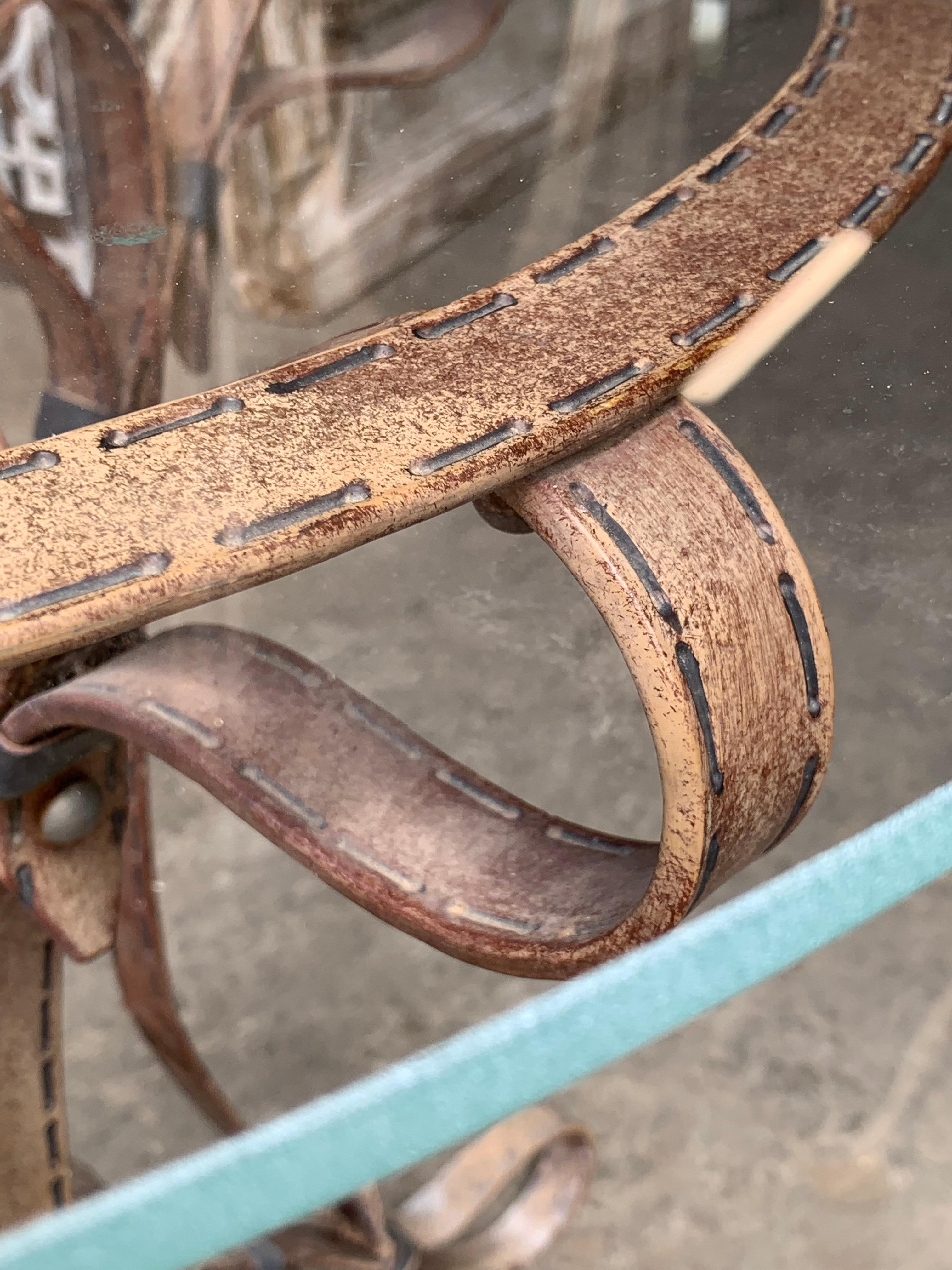 Mesa pedestal francesa de cuero de imitación de mediados de siglo Francés en venta