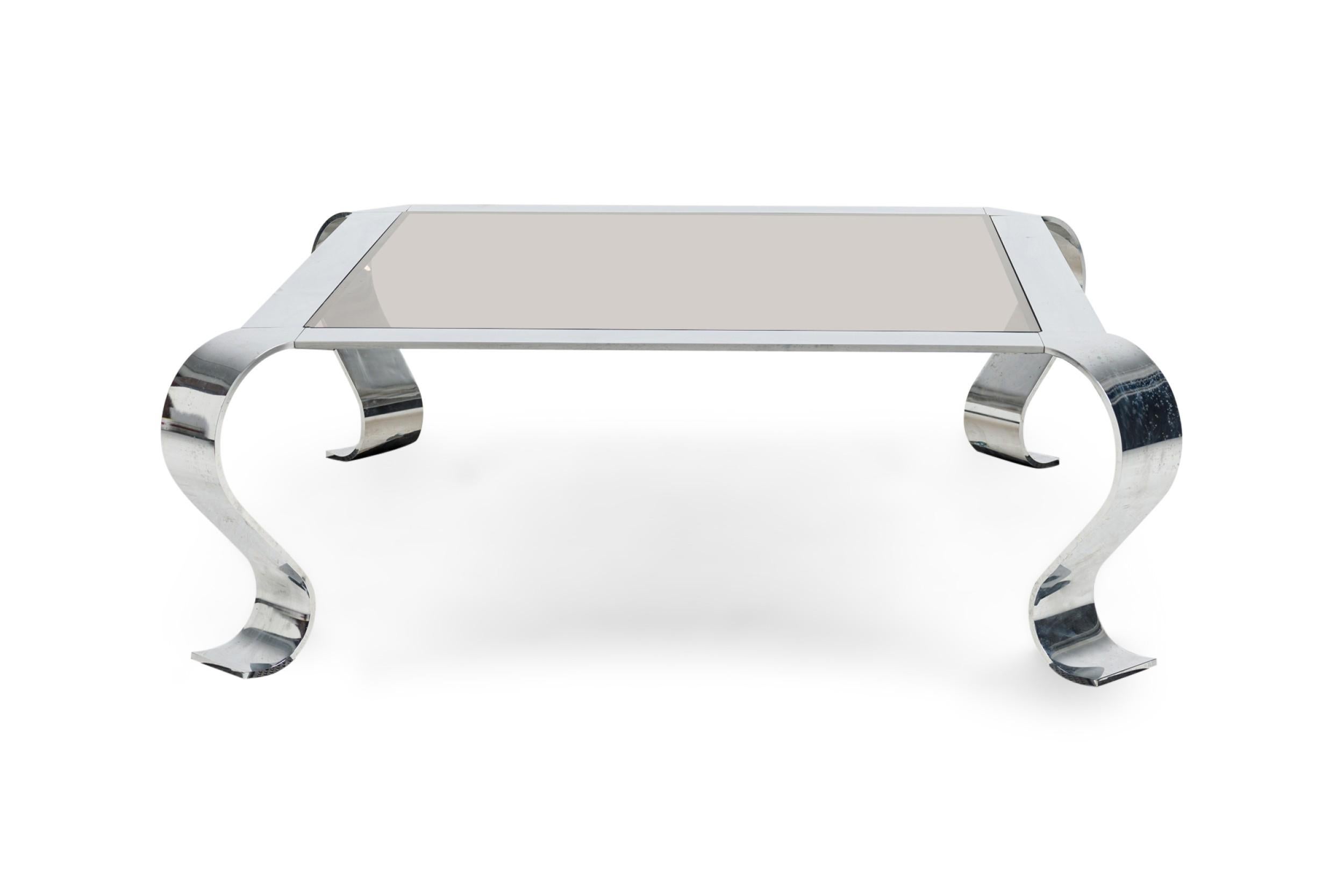 Mesa baja francesa de mediados de siglo Francois Monnet de cromo y cristal ahumado en Bueno estado para la venta en Queens, NY