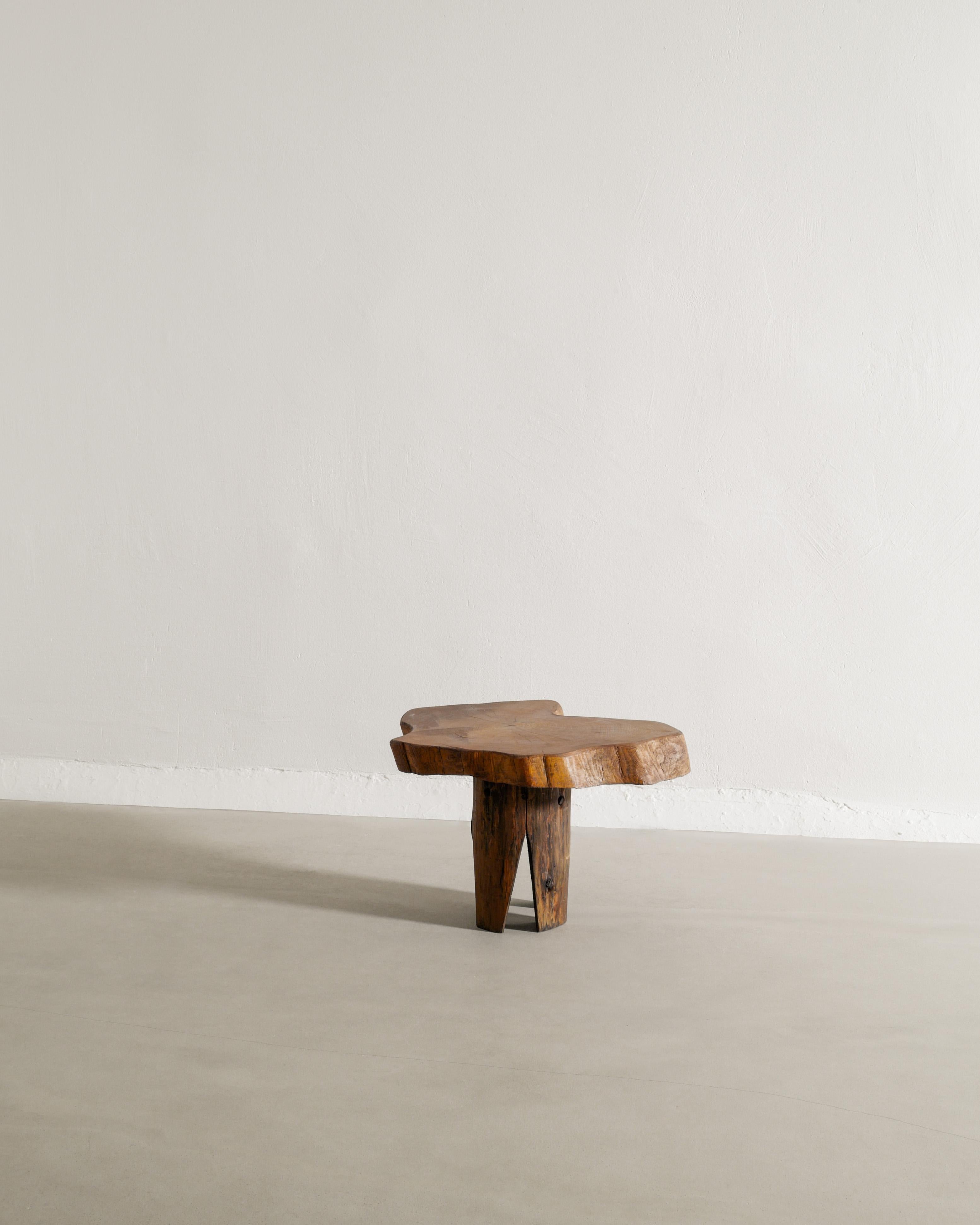 Mesa de centro auxiliar francesa de madera de forma libre de mediados de siglo Fabricada en Francia, años 50 Moderno de mediados de siglo en venta