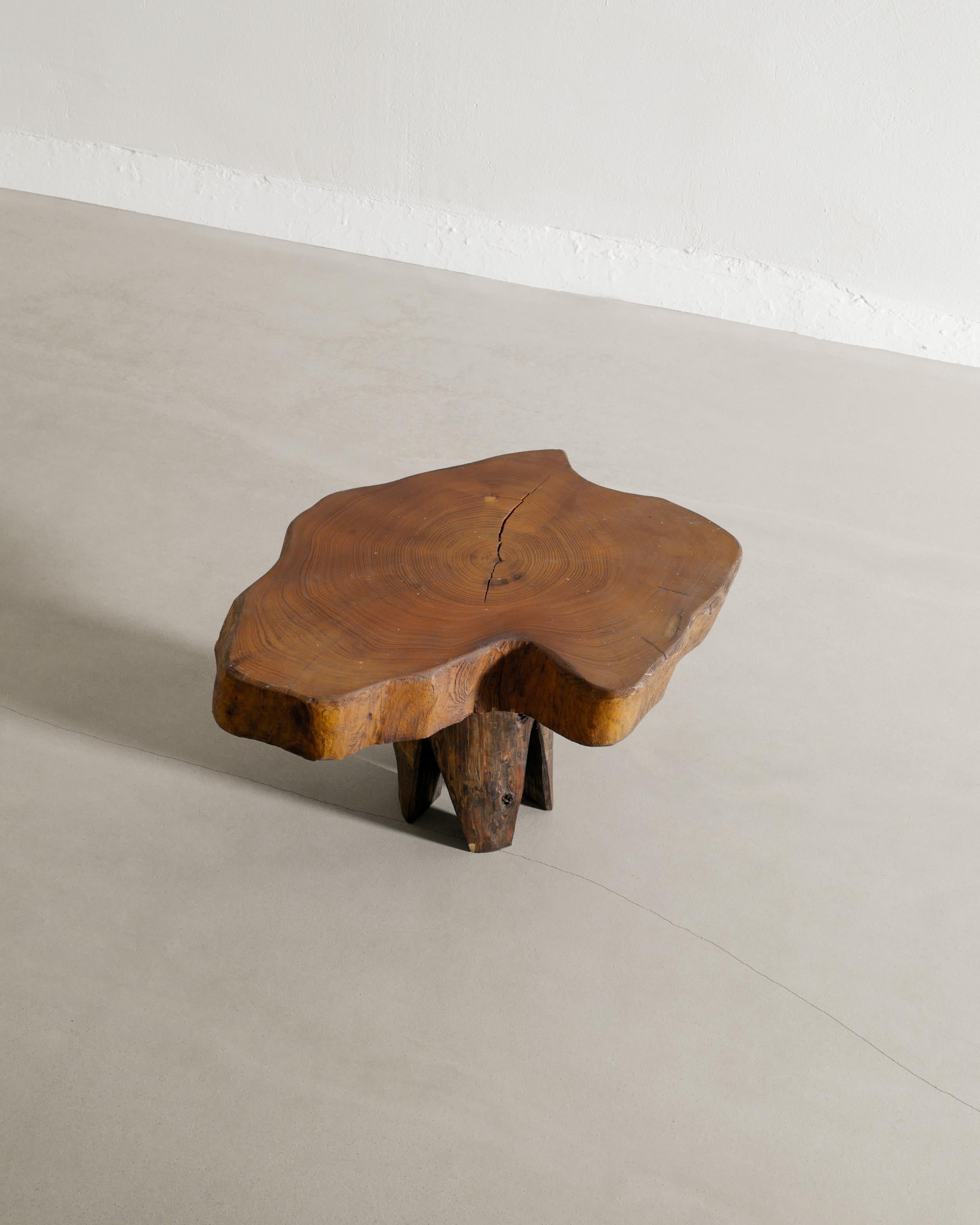 Mesa de centro auxiliar francesa de madera de forma libre de mediados de siglo Fabricada en Francia, años 50 Francés en venta