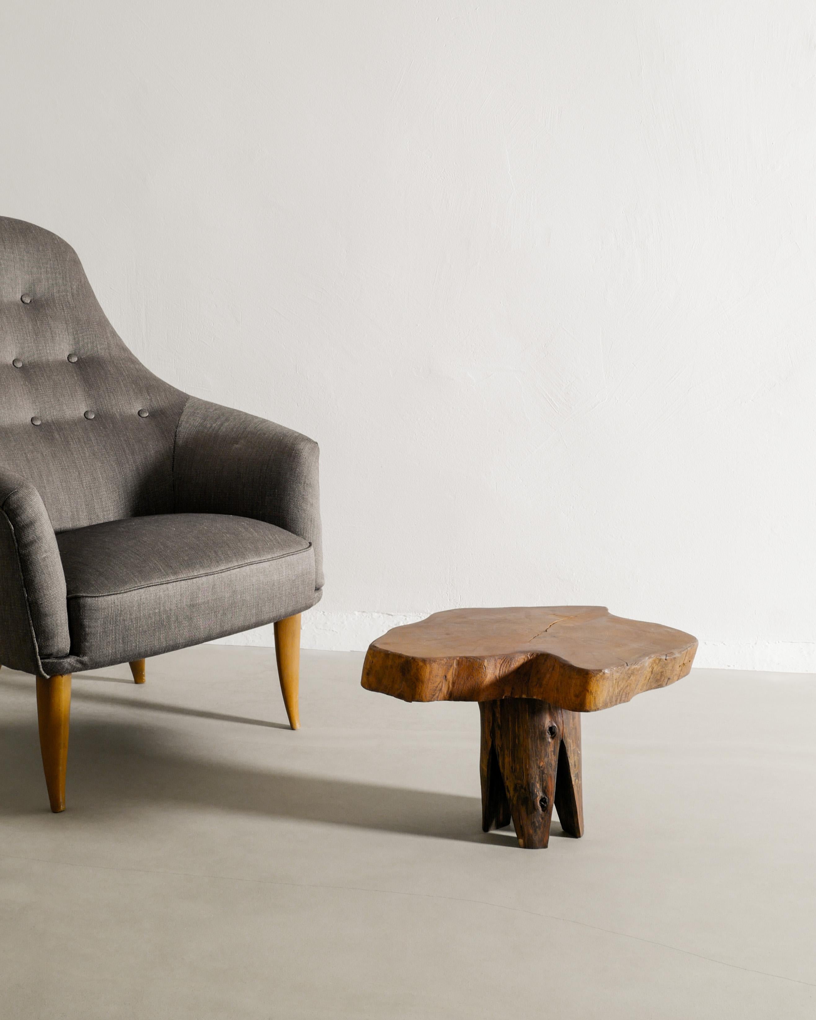 Mesa de centro auxiliar francesa de madera de forma libre de mediados de siglo Fabricada en Francia, años 50 en Bueno estado para la venta en Stockholm, SE