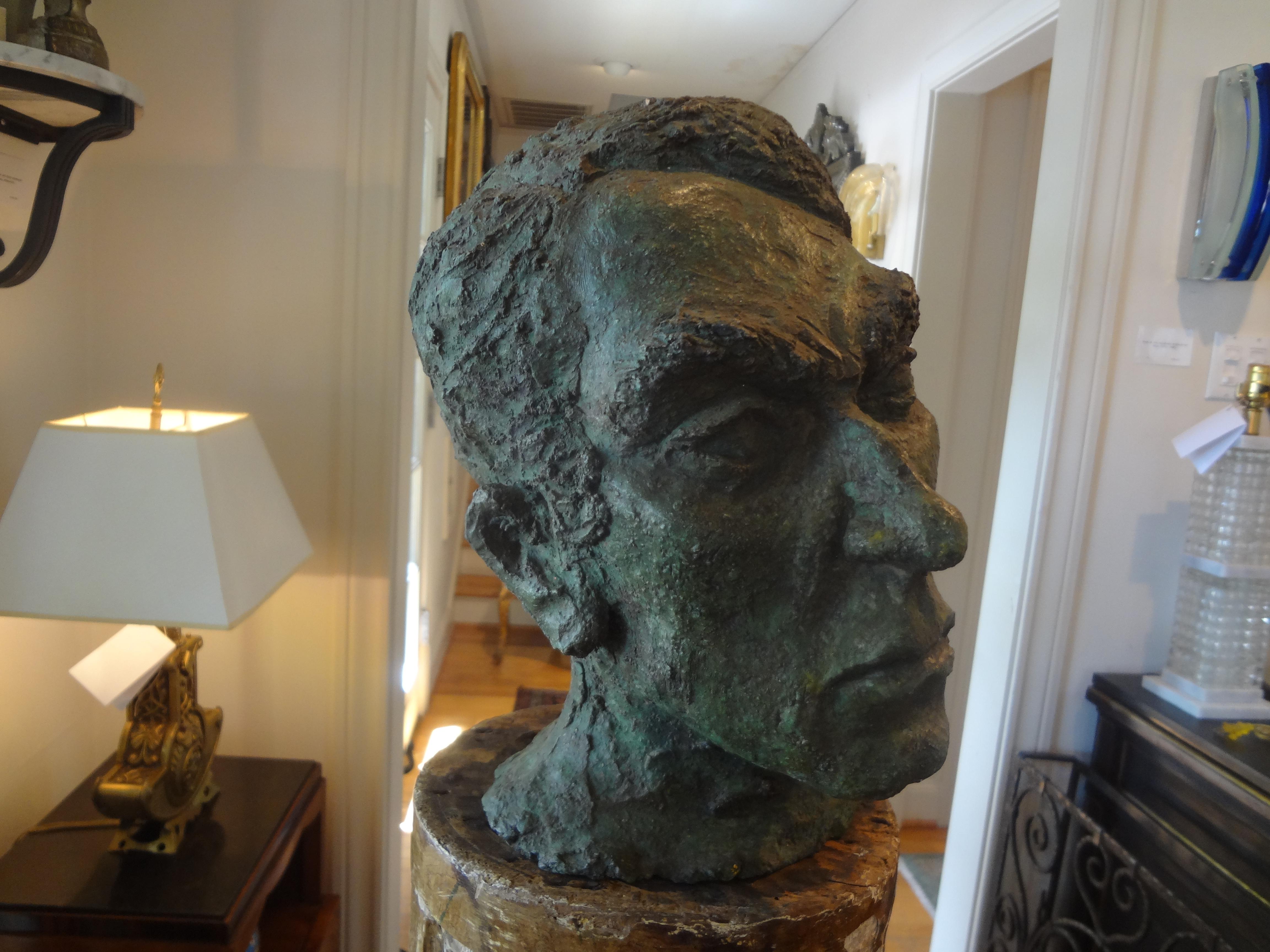 Brutalisme Sculpture de buste en terre cuite d'inspiration Giacometti du milieu du siècle dernier en vente