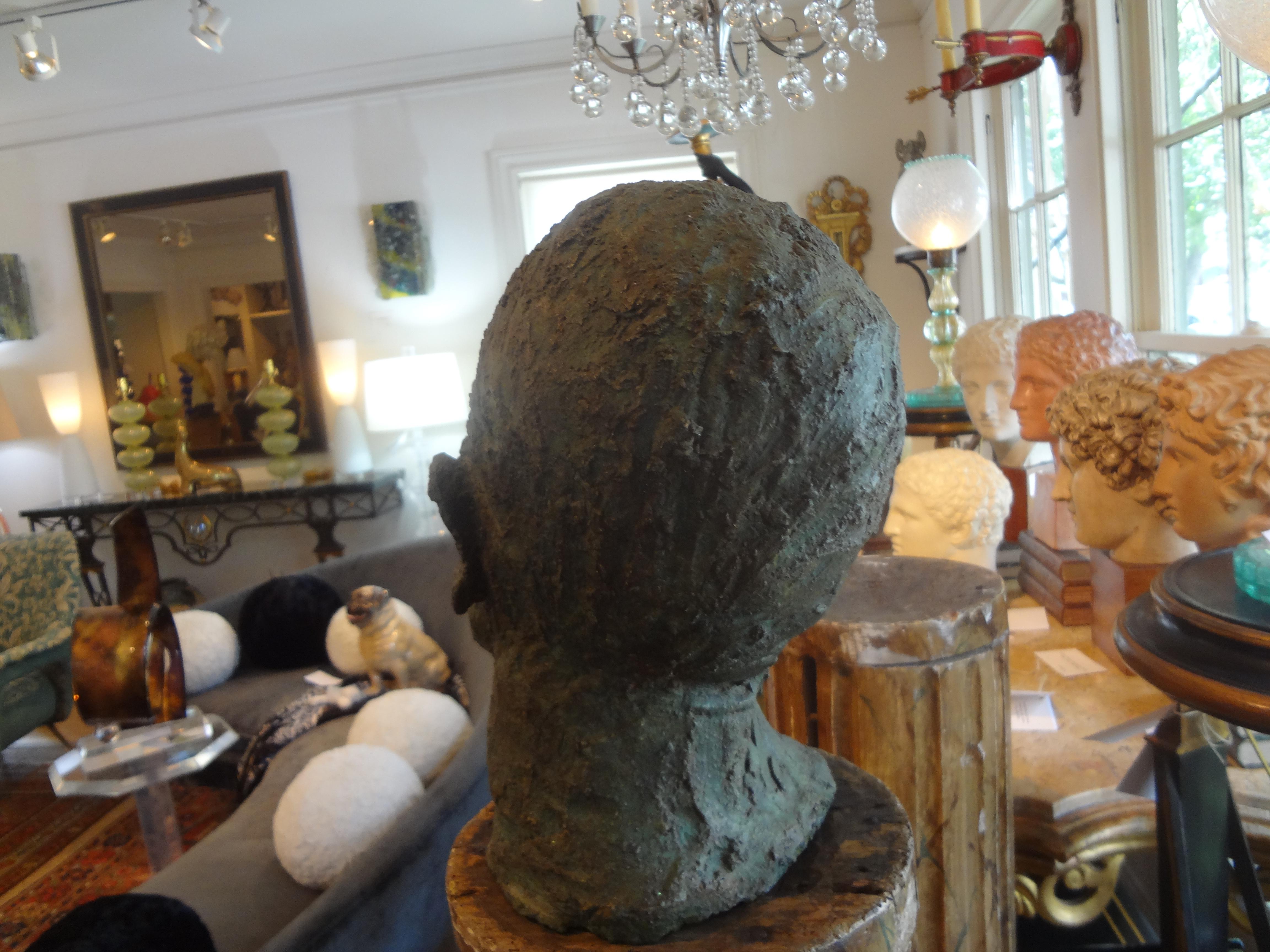 Sculpture de buste en terre cuite d'inspiration Giacometti du milieu du siècle dernier Bon état - En vente à Houston, TX
