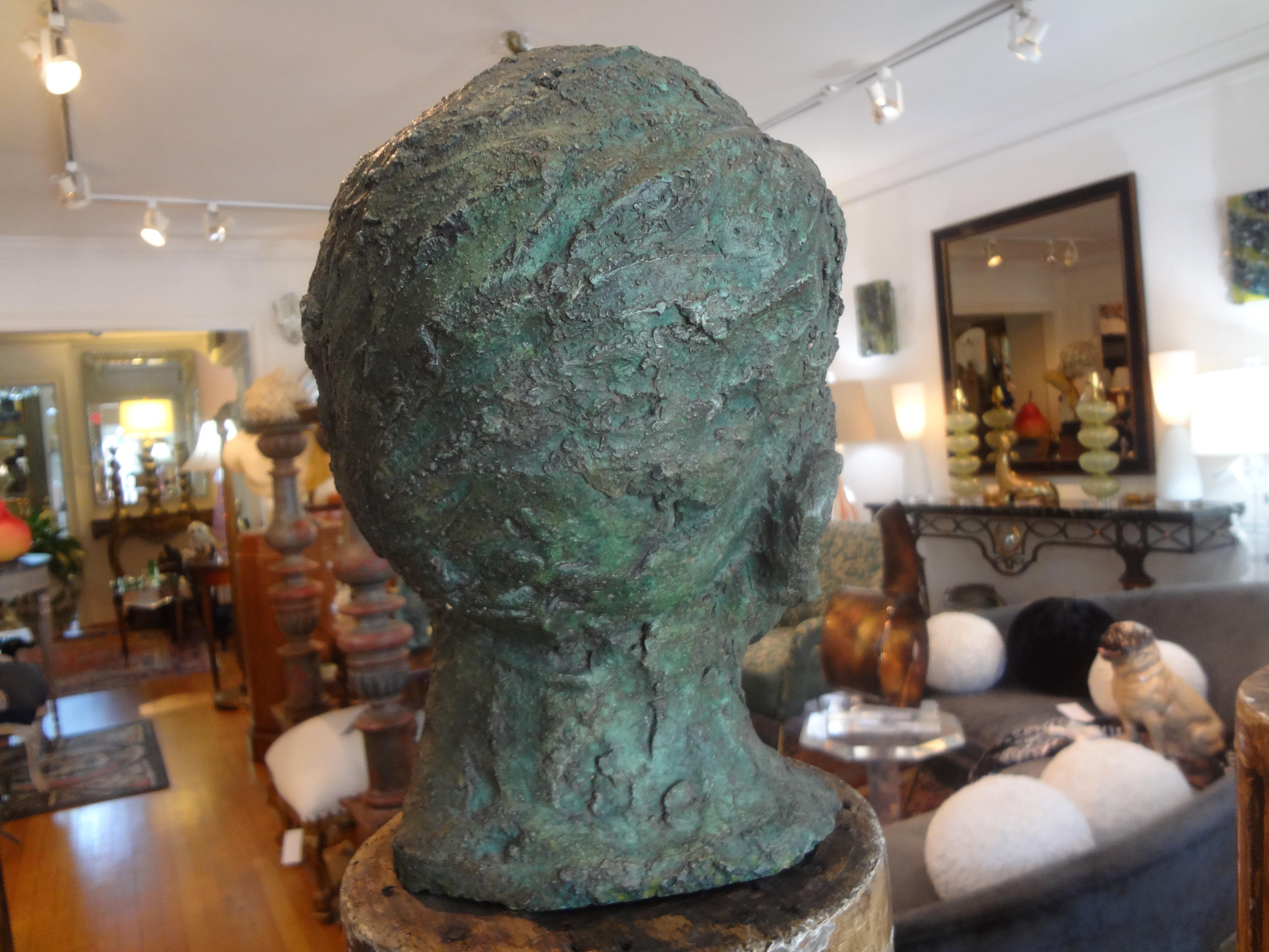 Milieu du XXe siècle Sculpture de buste en terre cuite d'inspiration Giacometti du milieu du siècle dernier en vente