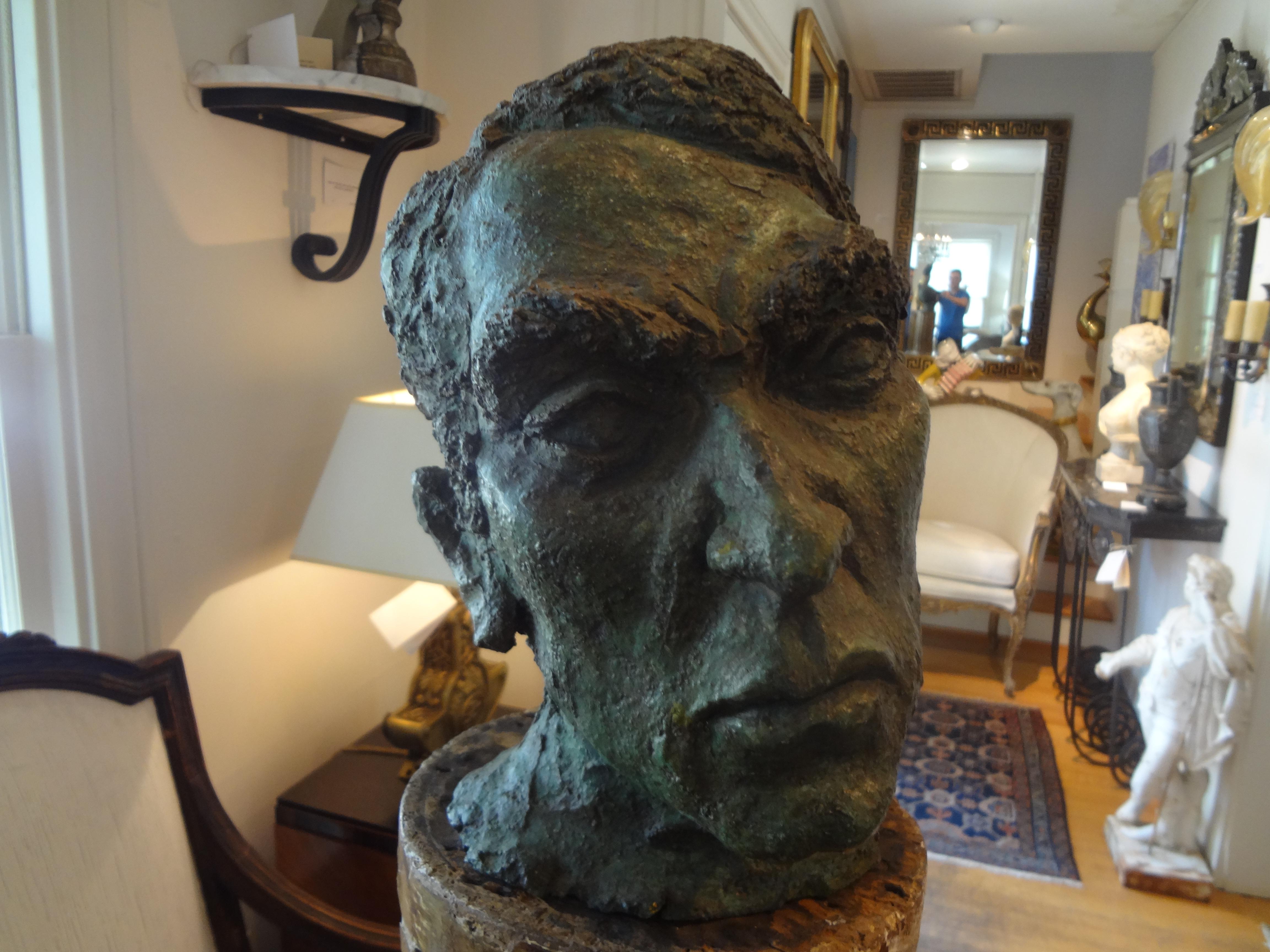 Terre cuite Sculpture de buste en terre cuite d'inspiration Giacometti du milieu du siècle dernier en vente