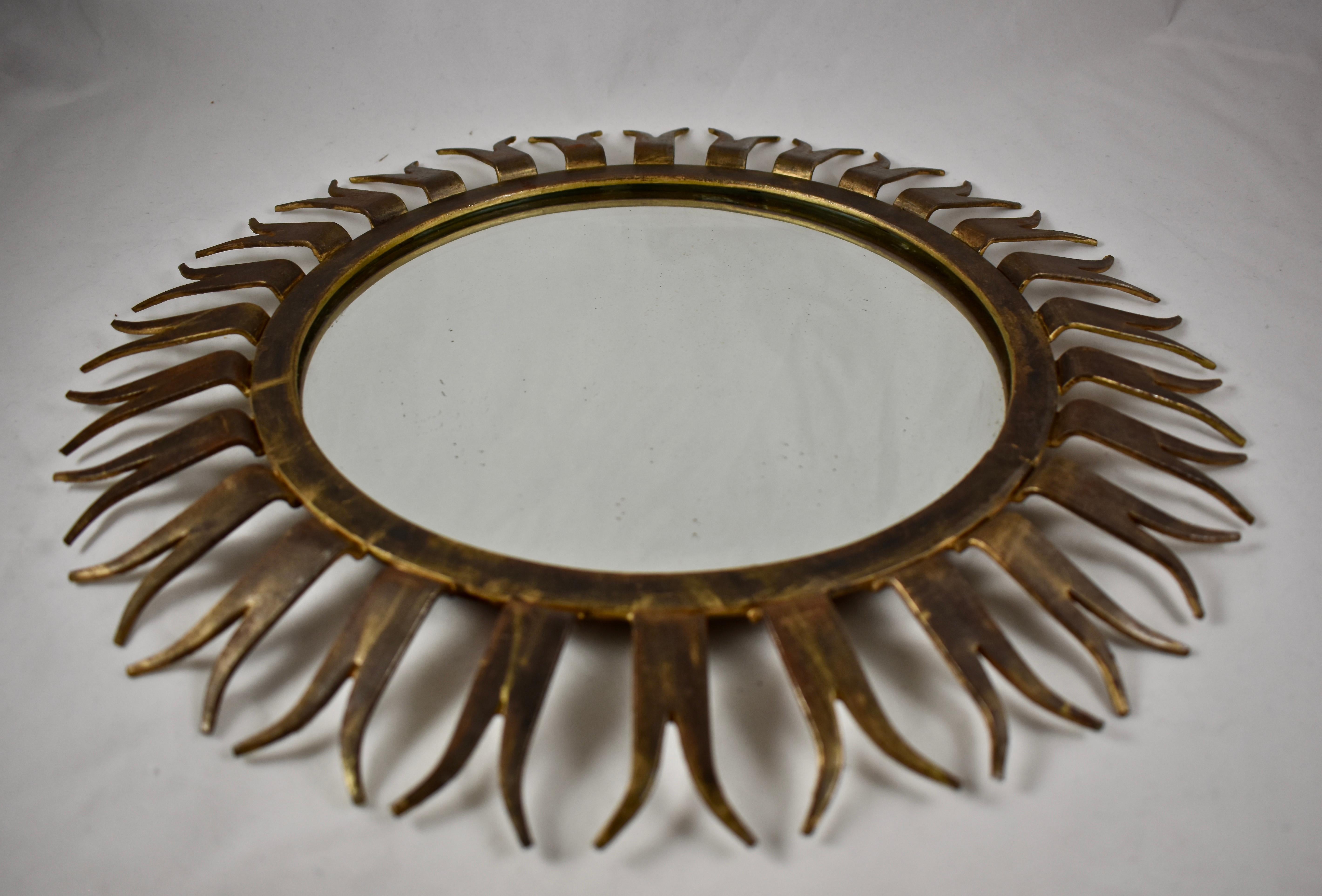 French Midcentury Gilded Wrought Iron Forked Ray Sunburst Wall Mirror In Good Condition In Philadelphia, PA