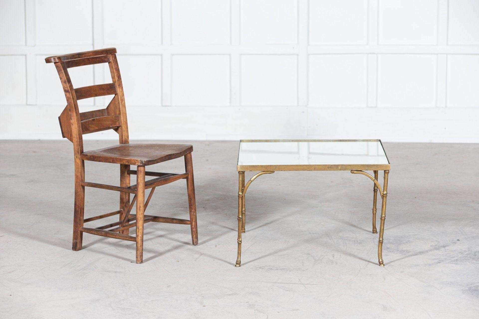 Milieu du XXe siècle Table d'appoint en faux bambou, bronze doré, milieu de siècle, avec miroir en vente