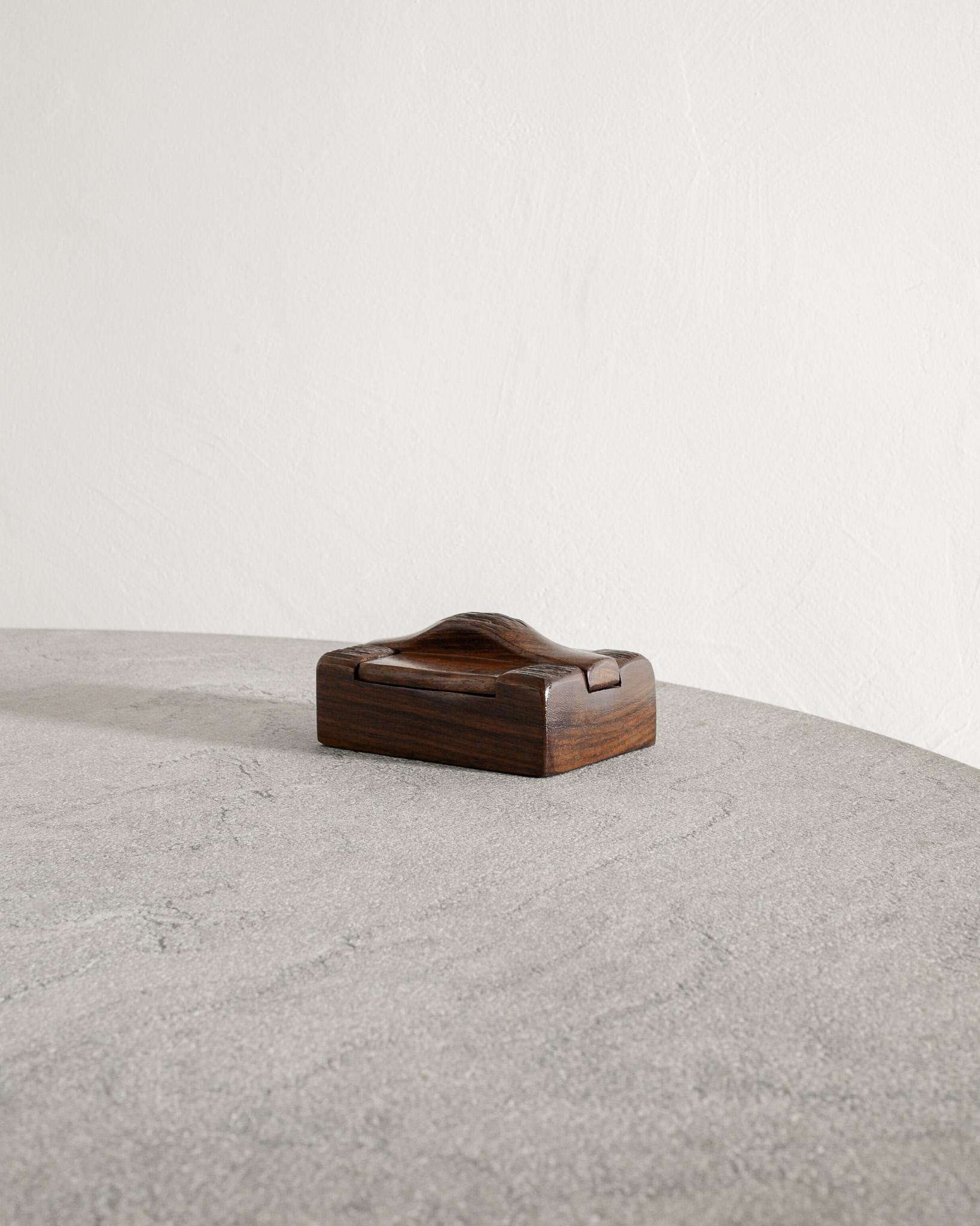 Mid-Century Modern Boîte en bois sculptée à la main avec couvercle par Alexandre Noll, années 1950 en vente