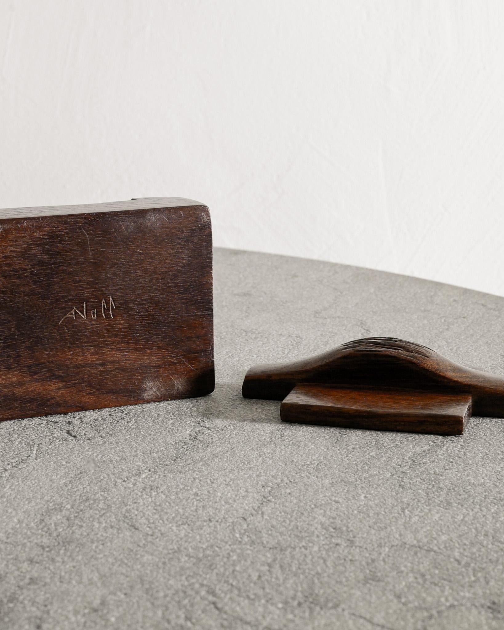 Milieu du XXe siècle Boîte en bois sculptée à la main avec couvercle par Alexandre Noll, années 1950 en vente