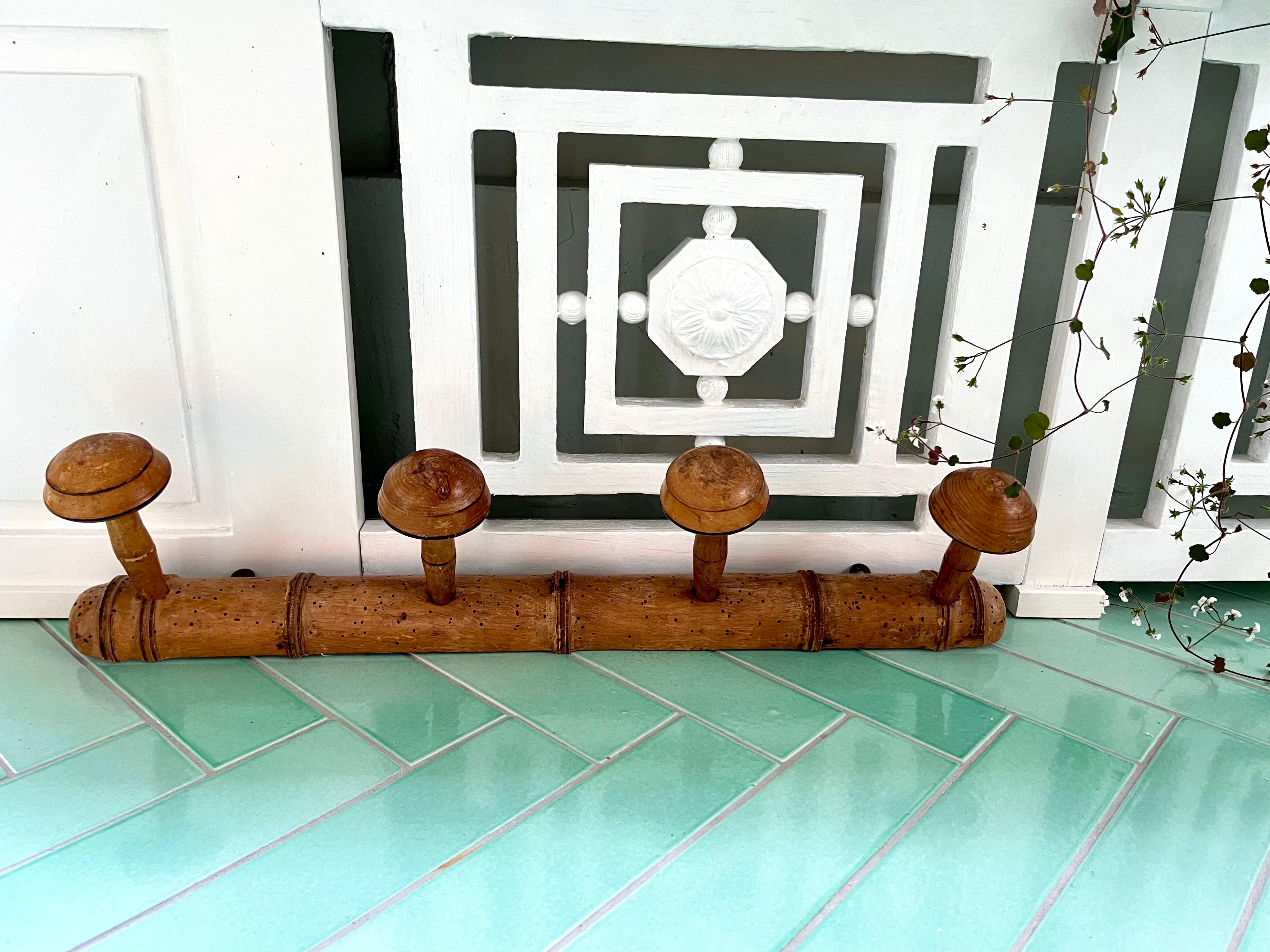 French Mid-Century Hand-Carved Wooden Wall Rack with 4 Hooks, 1940s

This vintage French wooden wall rack is from the 1940s, handcrafted and hand-carved in a faux bamboo style. This piece features four hooks and two metal brackets on the back for