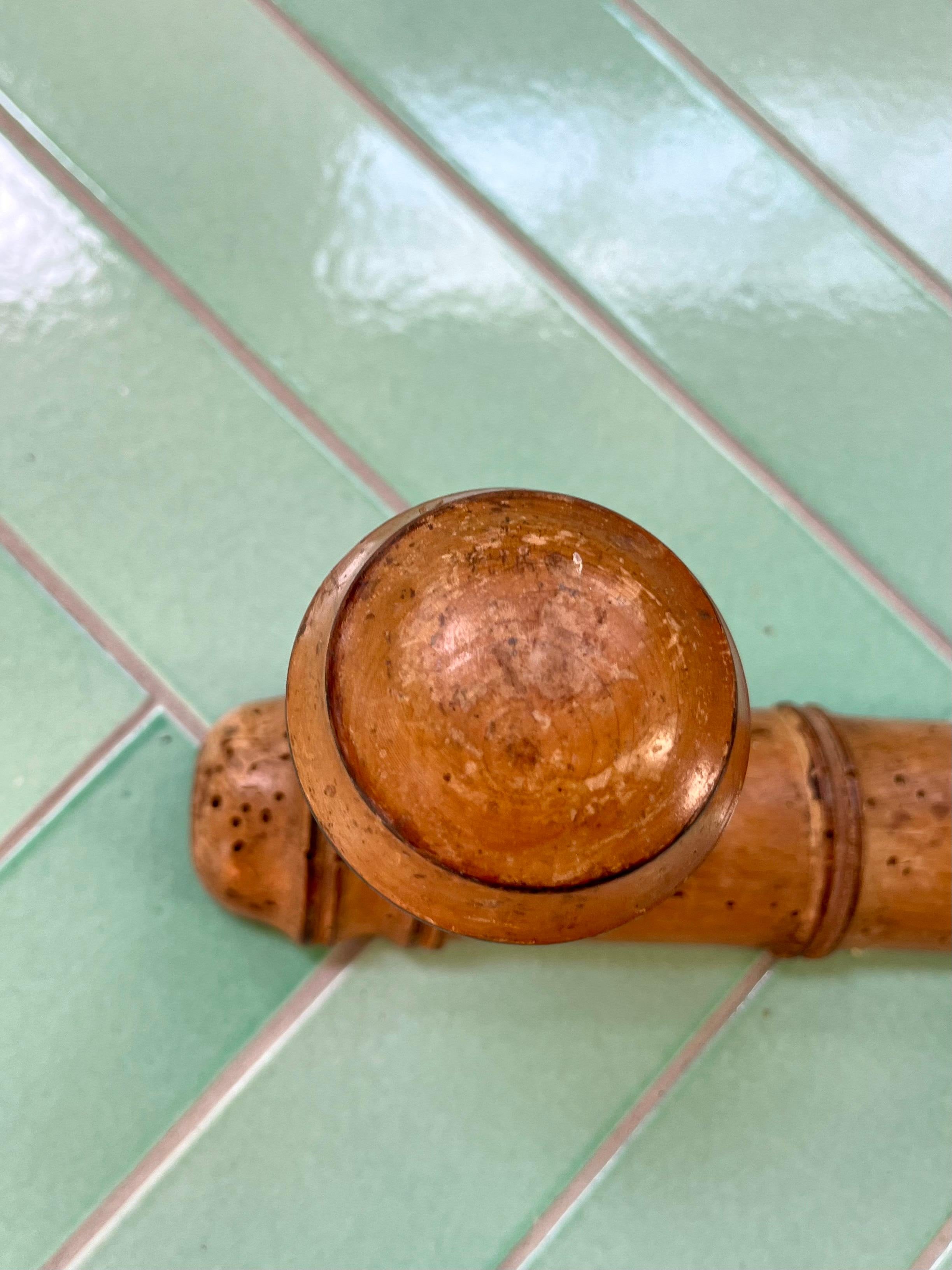 French Mid-Century Hand-Carved Wooden Wall Rack with 4 Hooks, 1940s For Sale 4
