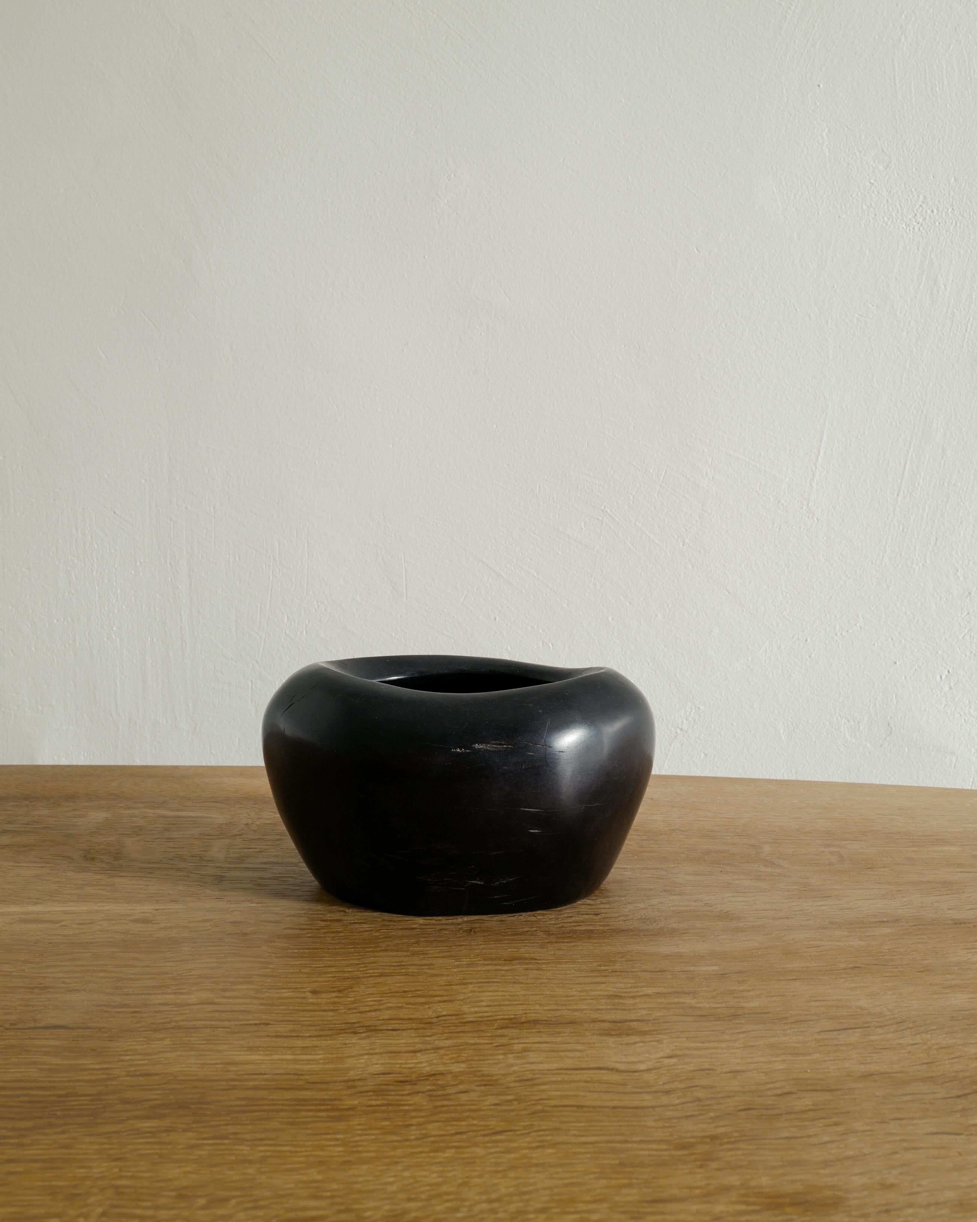 Very rare oversized French mid century edonized wooden bowl by Odile Noll (daughter to Alexandre Noll) produced in France 1960s. In good original condition. Signed. 

Dimensions: H: 12 cm / 4.75