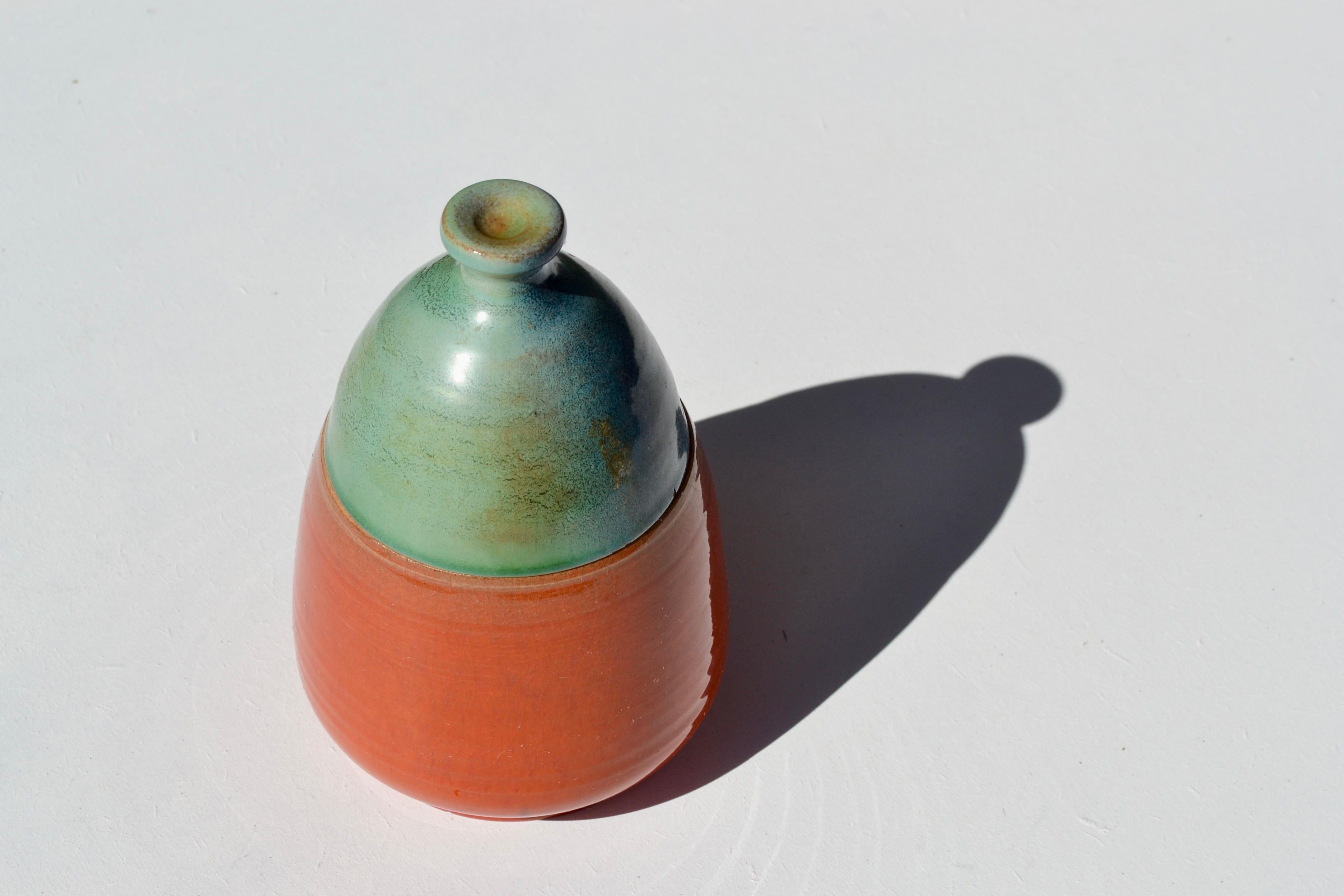 Français Pot en céramique à couvercle du milieu du siècle dernier, vers les années 1950 en vente