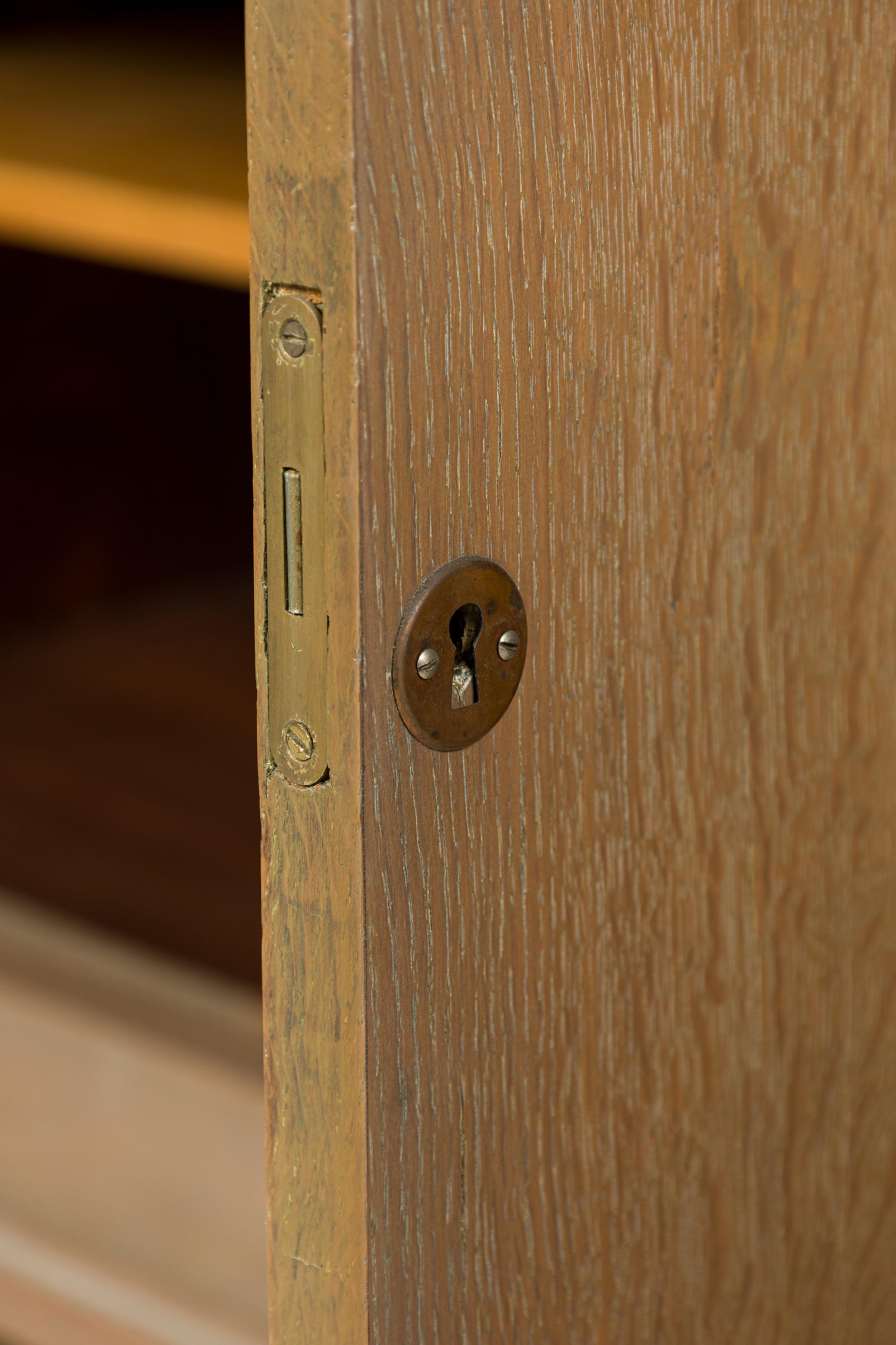 Credenza francese di metà secolo in Oak Oak Oak, stile Jacques Adnet in vendita 3