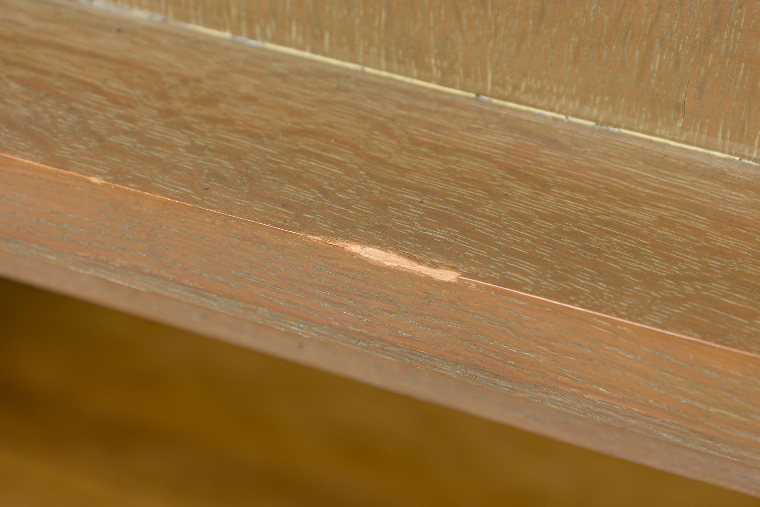 Ottone Credenza francese di metà secolo in Oak Oak Oak, stile Jacques Adnet in vendita
