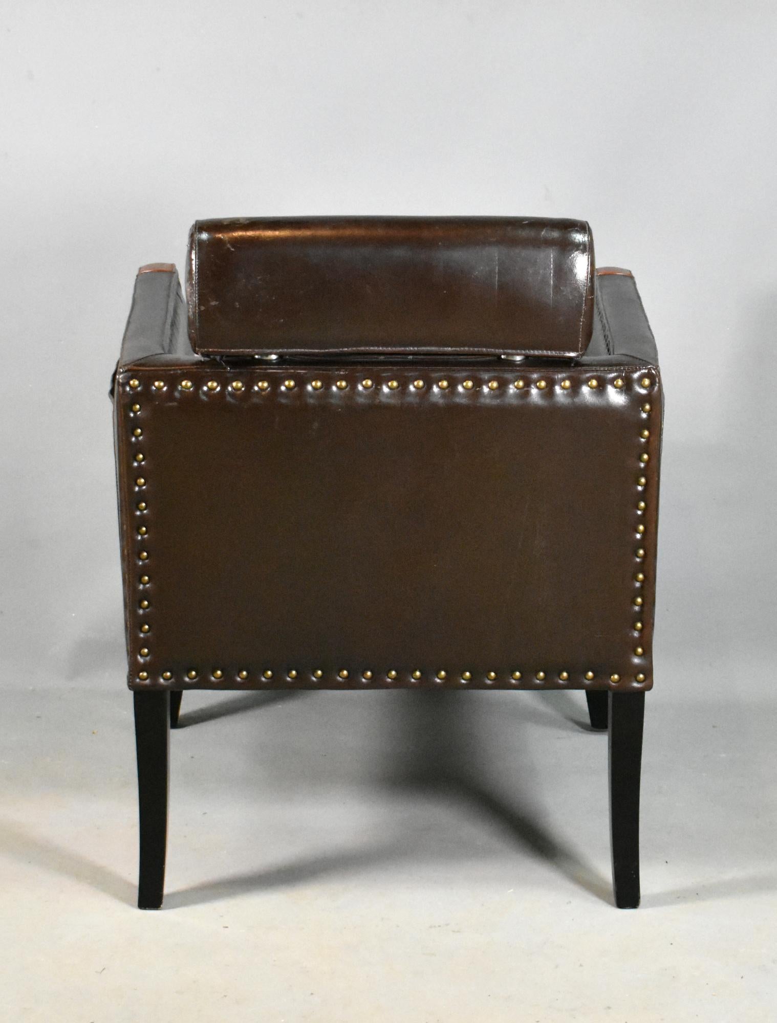 French Mid-Century Lounge Chair in Leatherette For Sale 1