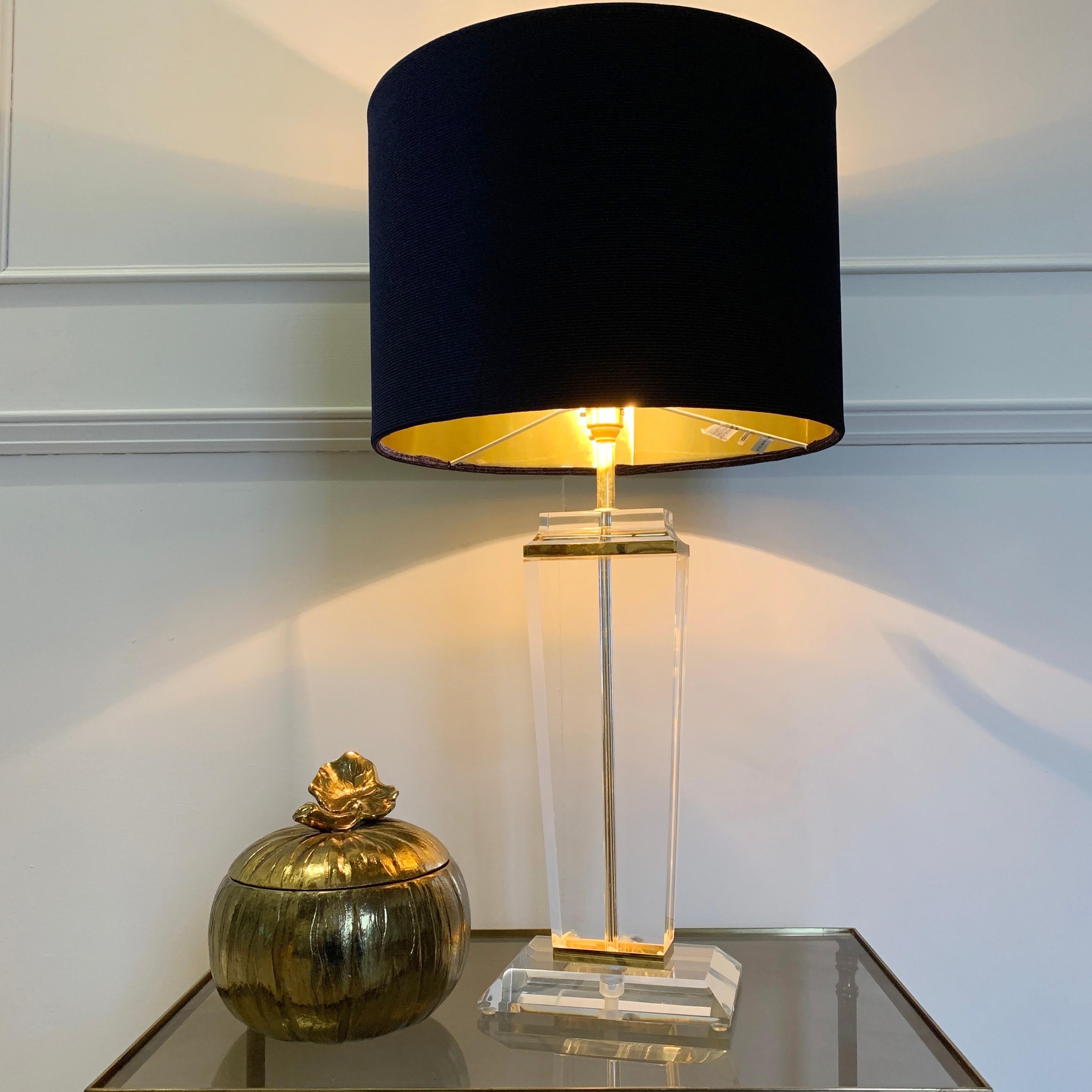 Mid-Century Modern Lampe de bureau française en lucite du milieu du siècle dernier en vente