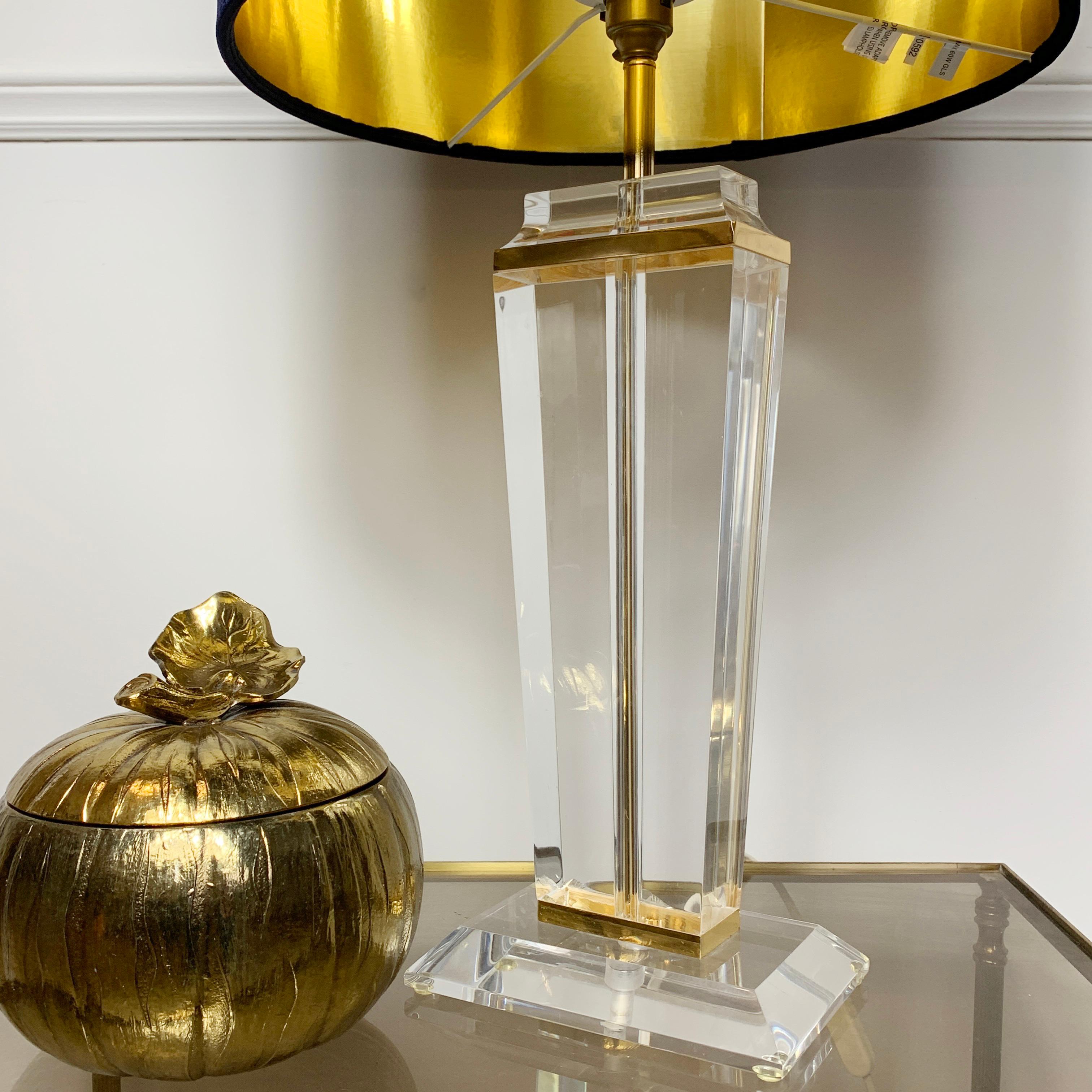 French Midcentury Lucite Table Lamp In Good Condition For Sale In Hastings, GB