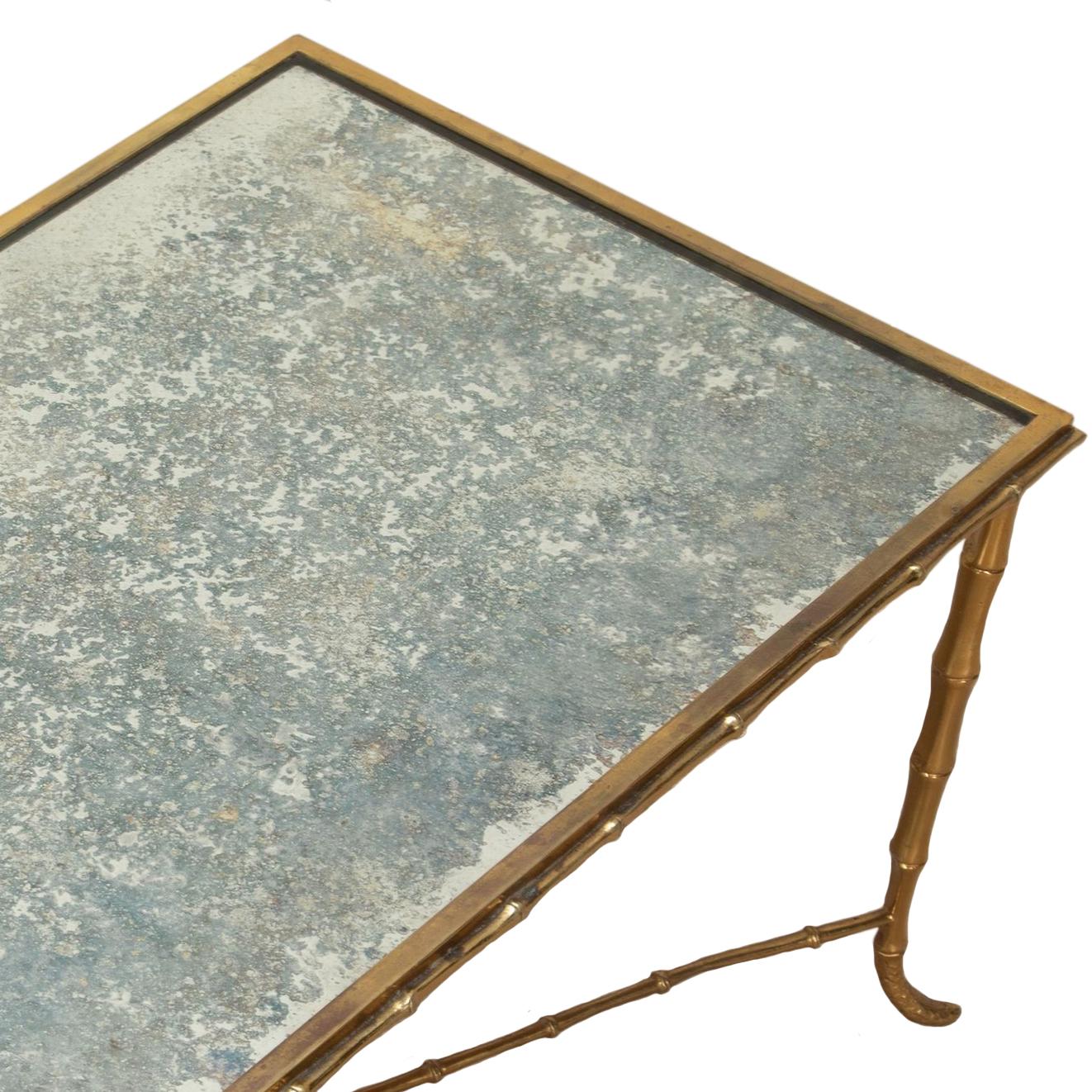 Mesa baja francesa de latón estilo Maison Bagues de mediados de siglo Dorado en venta