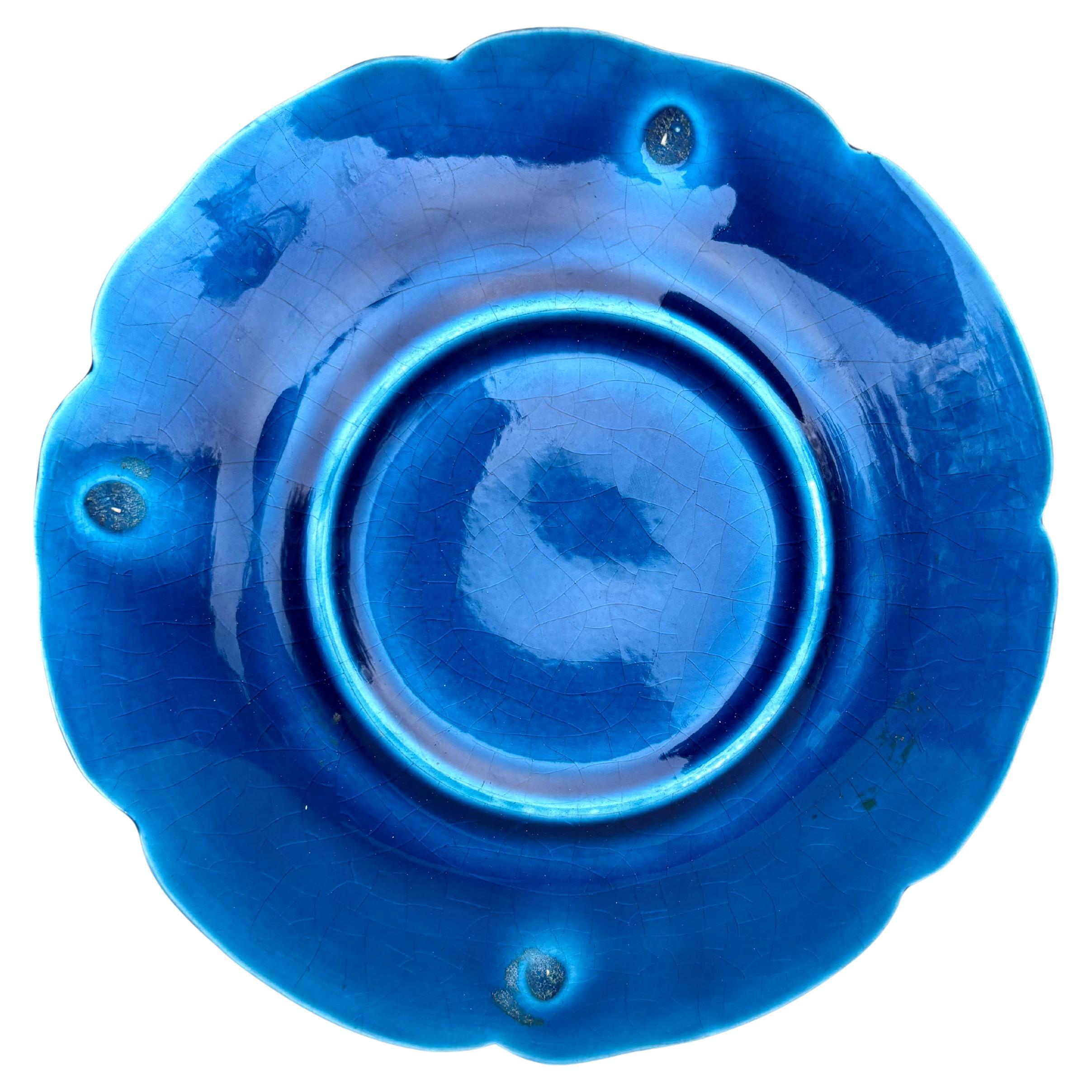 Plato de mayólica azul de mediados de siglo Charolles Moderno de mediados de siglo en venta