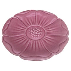 Piatto francese di metà secolo in maiolica a fiori rosa Charolles