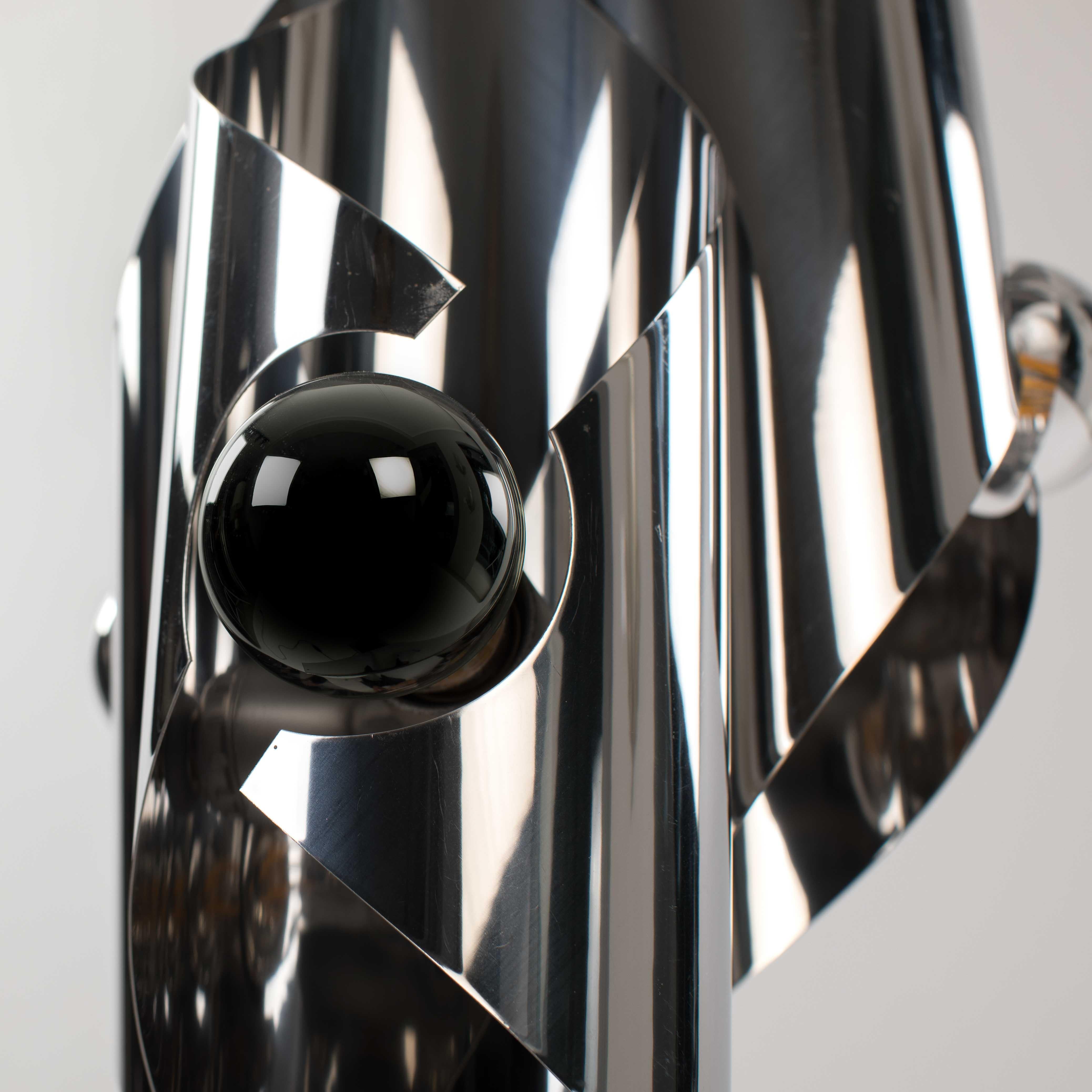 Lampada da tavolo minimalista francese del Mid-Century con linee trasparenti, lucide e cromate degli anni '70 in vendita 3