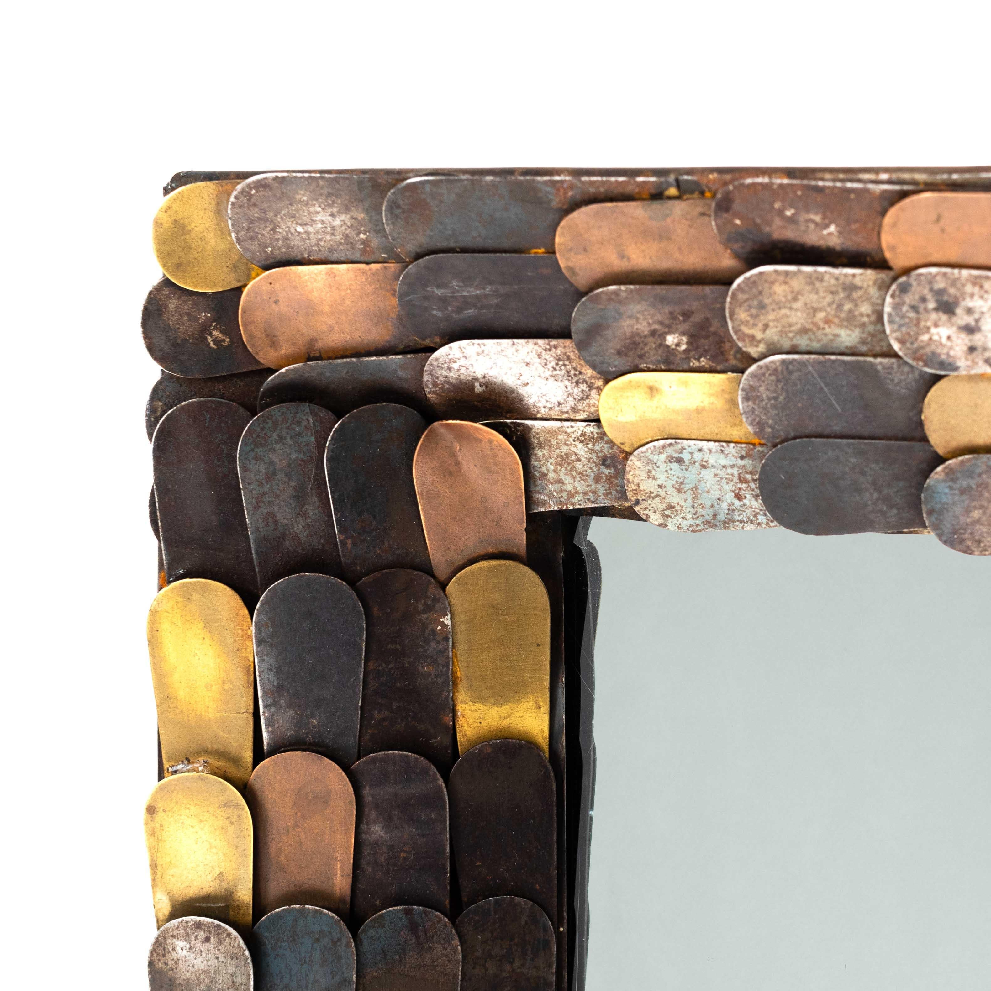 Französischer Mid-Century-Spiegel mit Metallskalen aus Kupfer, Messing und Eisen 1960er Jahre (Moderne der Mitte des Jahrhunderts) im Angebot