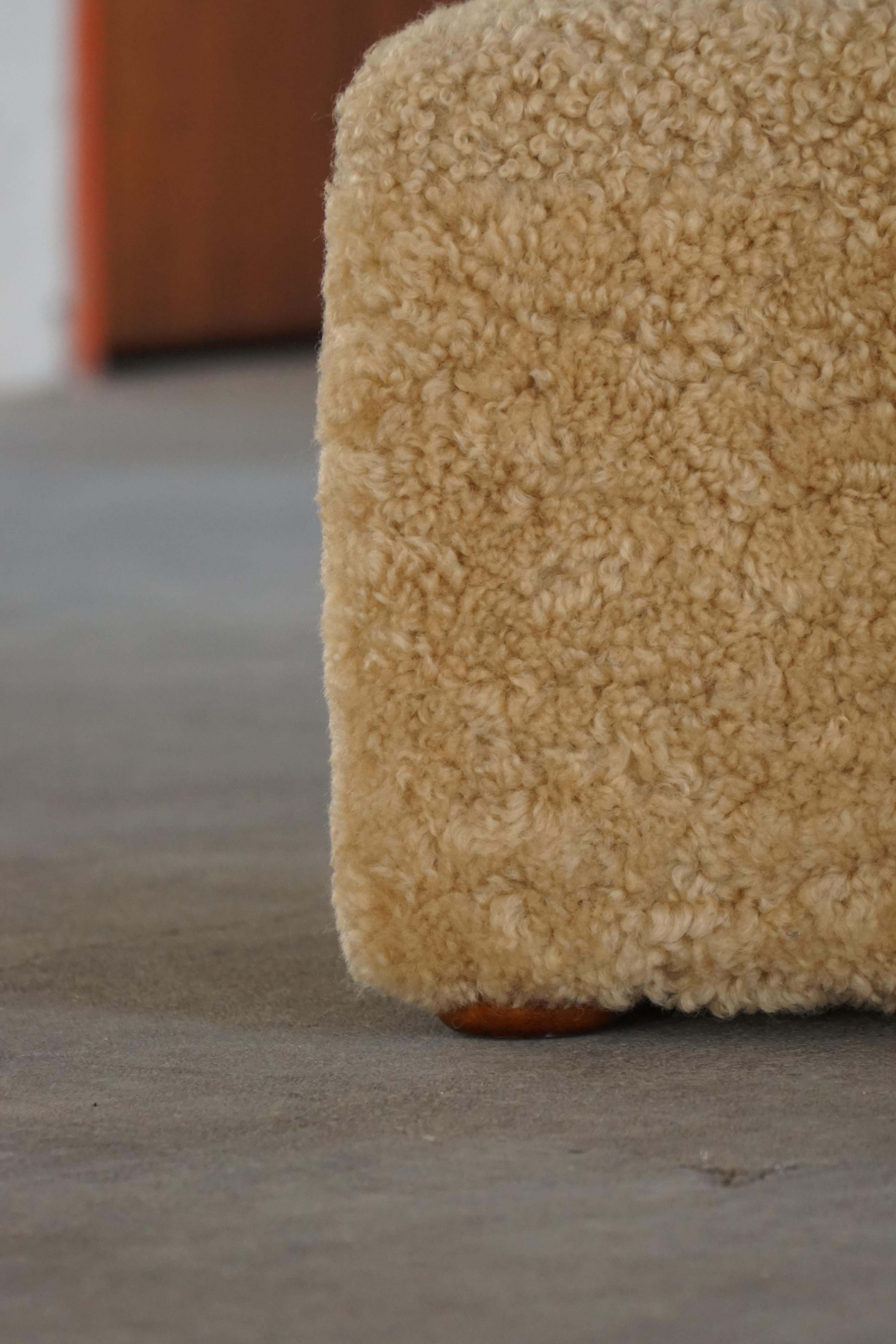 Paire de poufs / tabourets cubiques en laine d'agneau, 1960s en vente 2