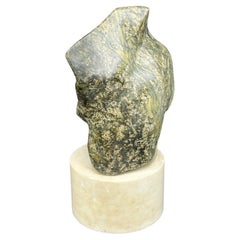 Sculpture abstraite en marbre française du milieu du siècle signée Gilioli