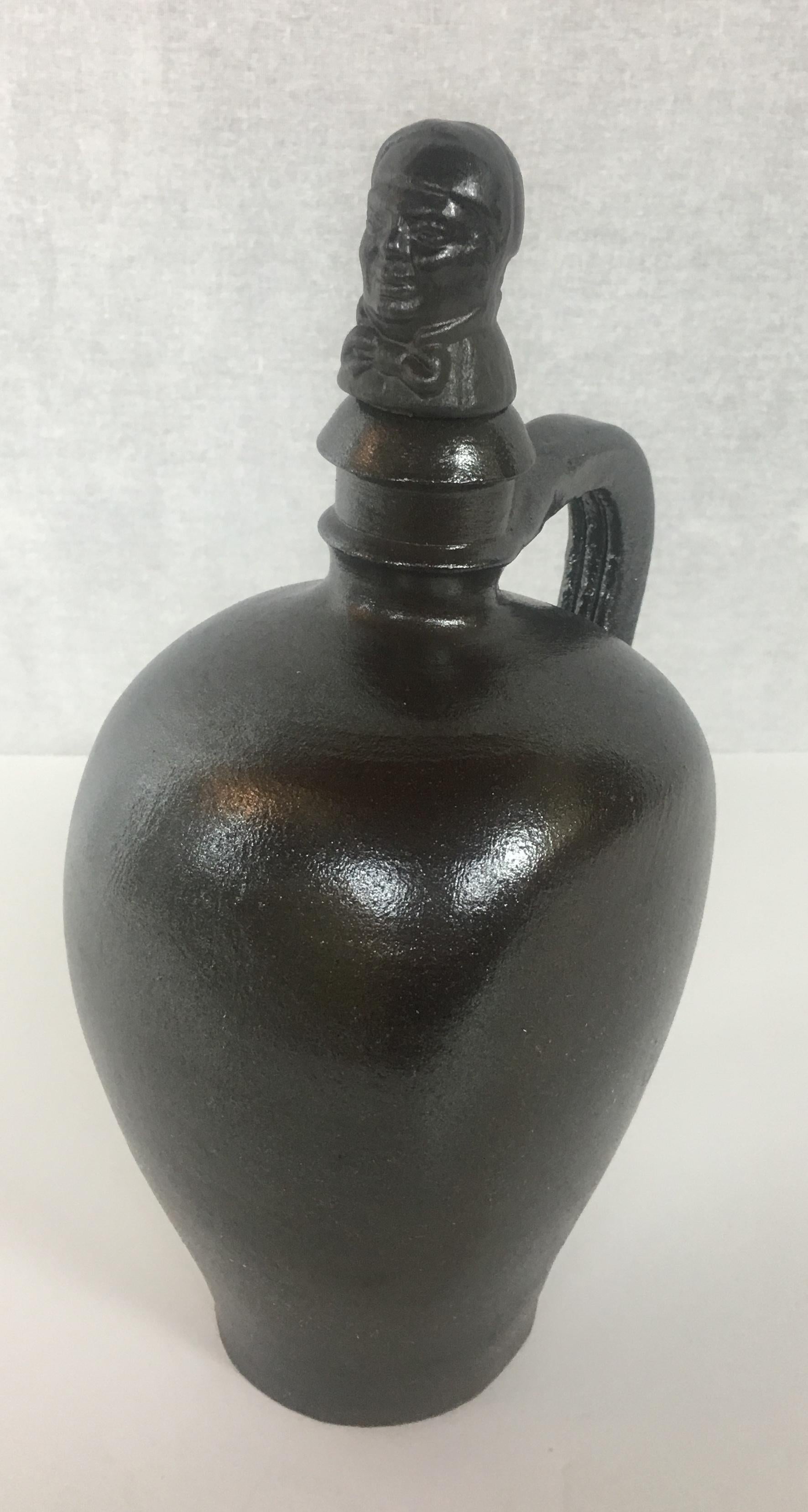 Terracotta Oggetto decorativo francese di metà secolo in nero opaco in vendita