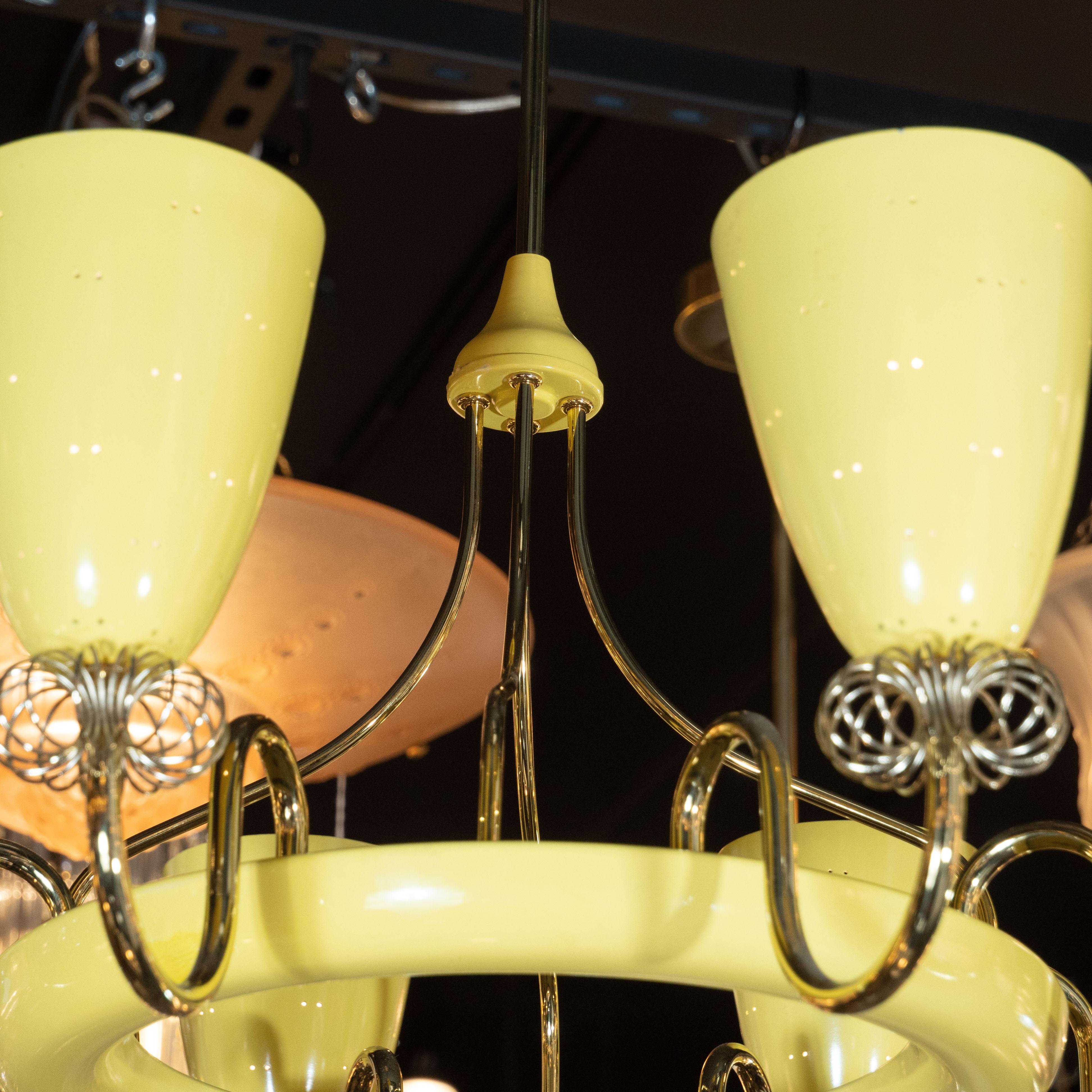 Mid-Century Modern Brass and Yellow Enamel Eight-Arm Chandelier by Paavo Tynell (Mitte des 20. Jahrhunderts)