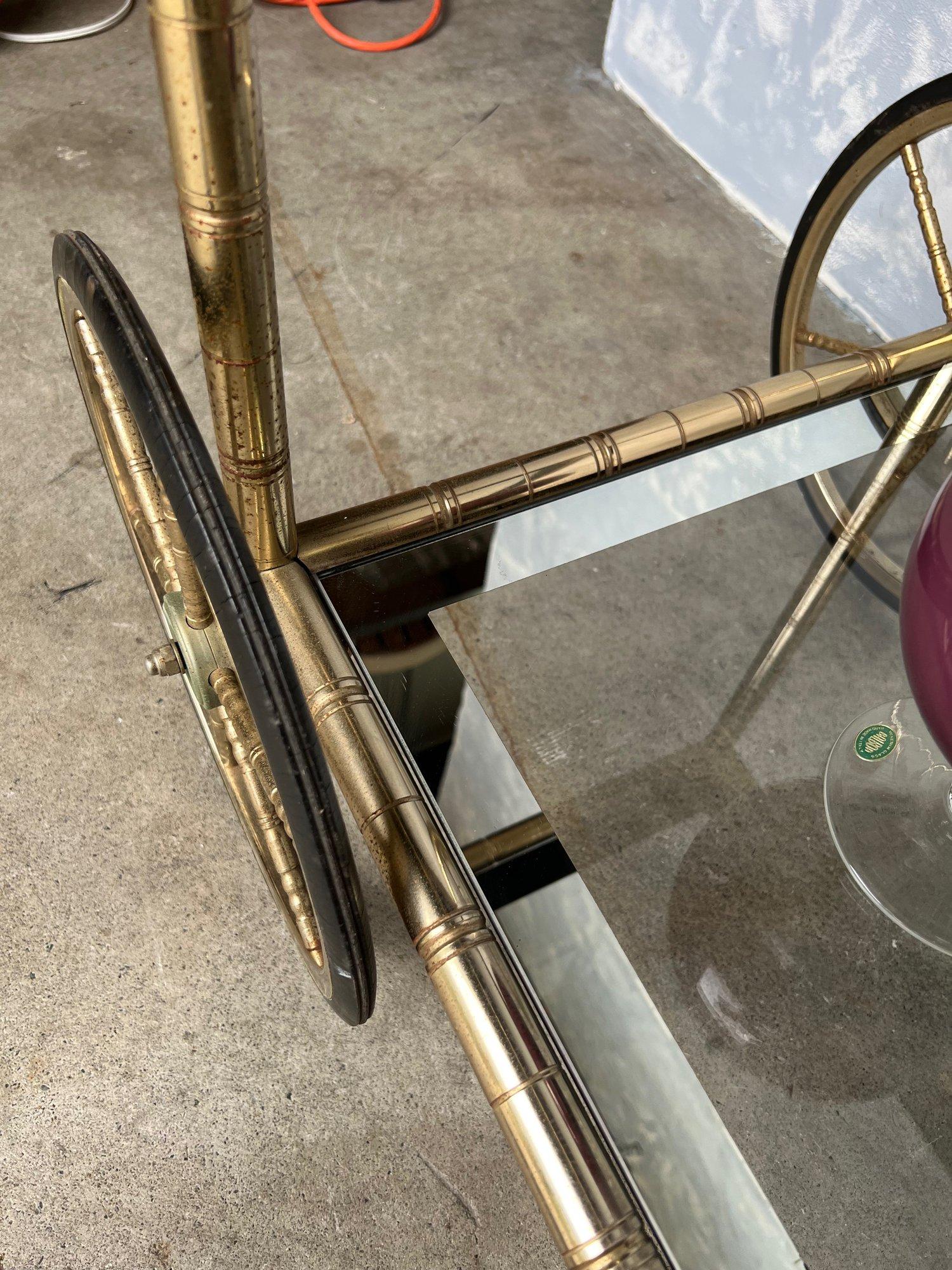 Chariot de bar en laiton français de style The Moderns en vente 4