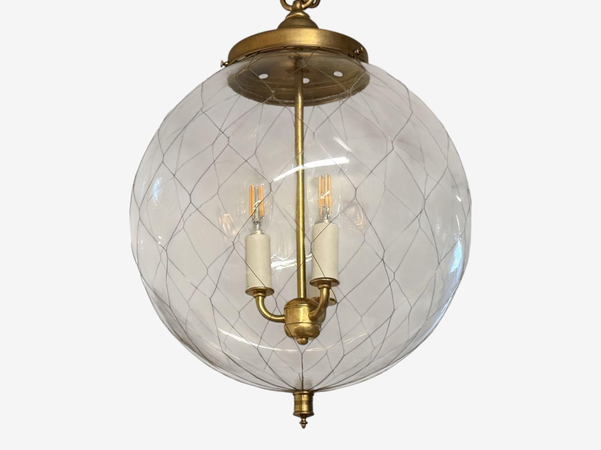 French Mid Century Modern, Brass, Blown Glass, Globe Pendant Lights, 1950s en Bueno estado para la venta en Manhasset, NY
