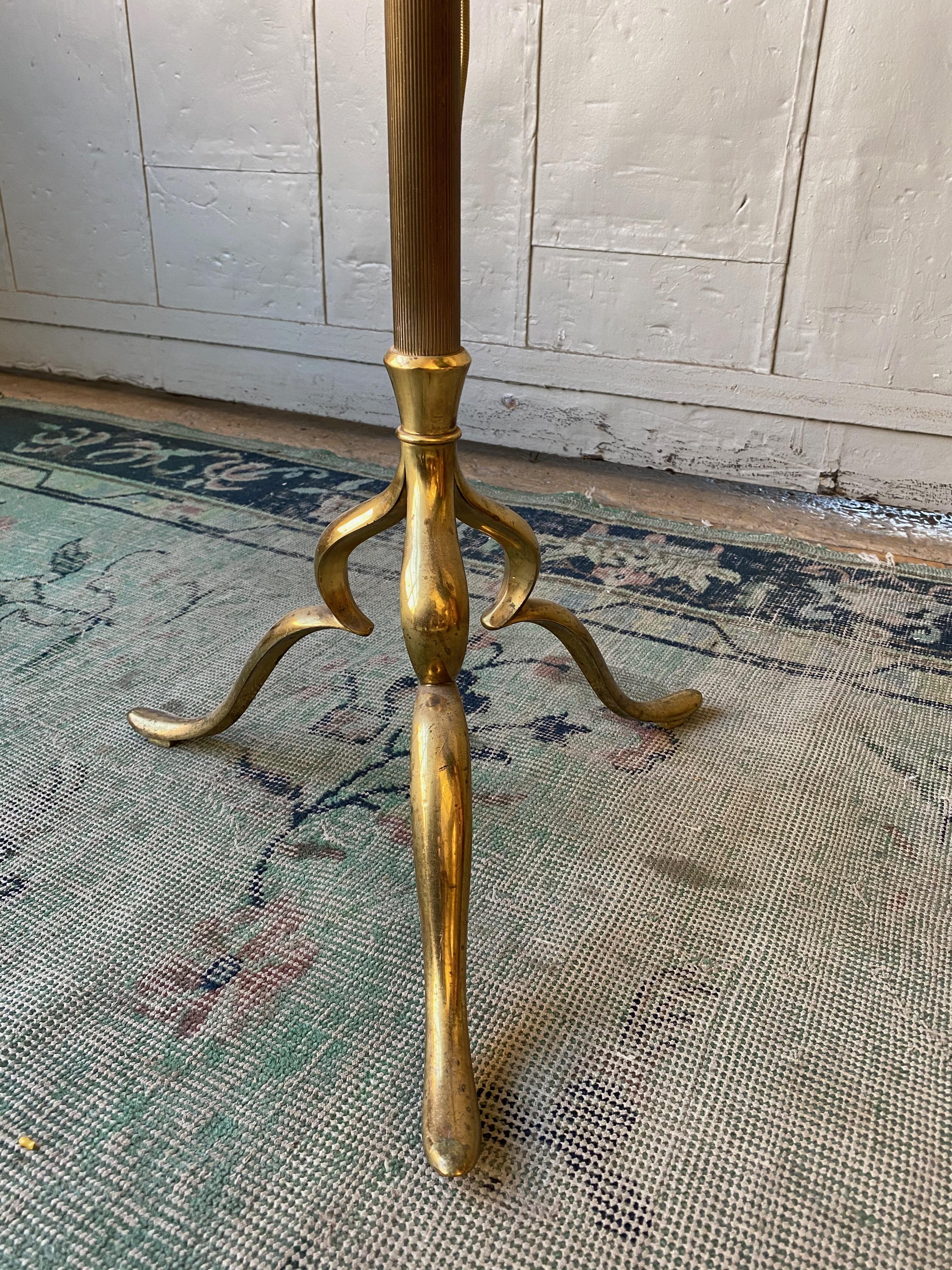 French Mid-Century Modern Brass Floor Lamp on a Tripod Base For Sale 9
