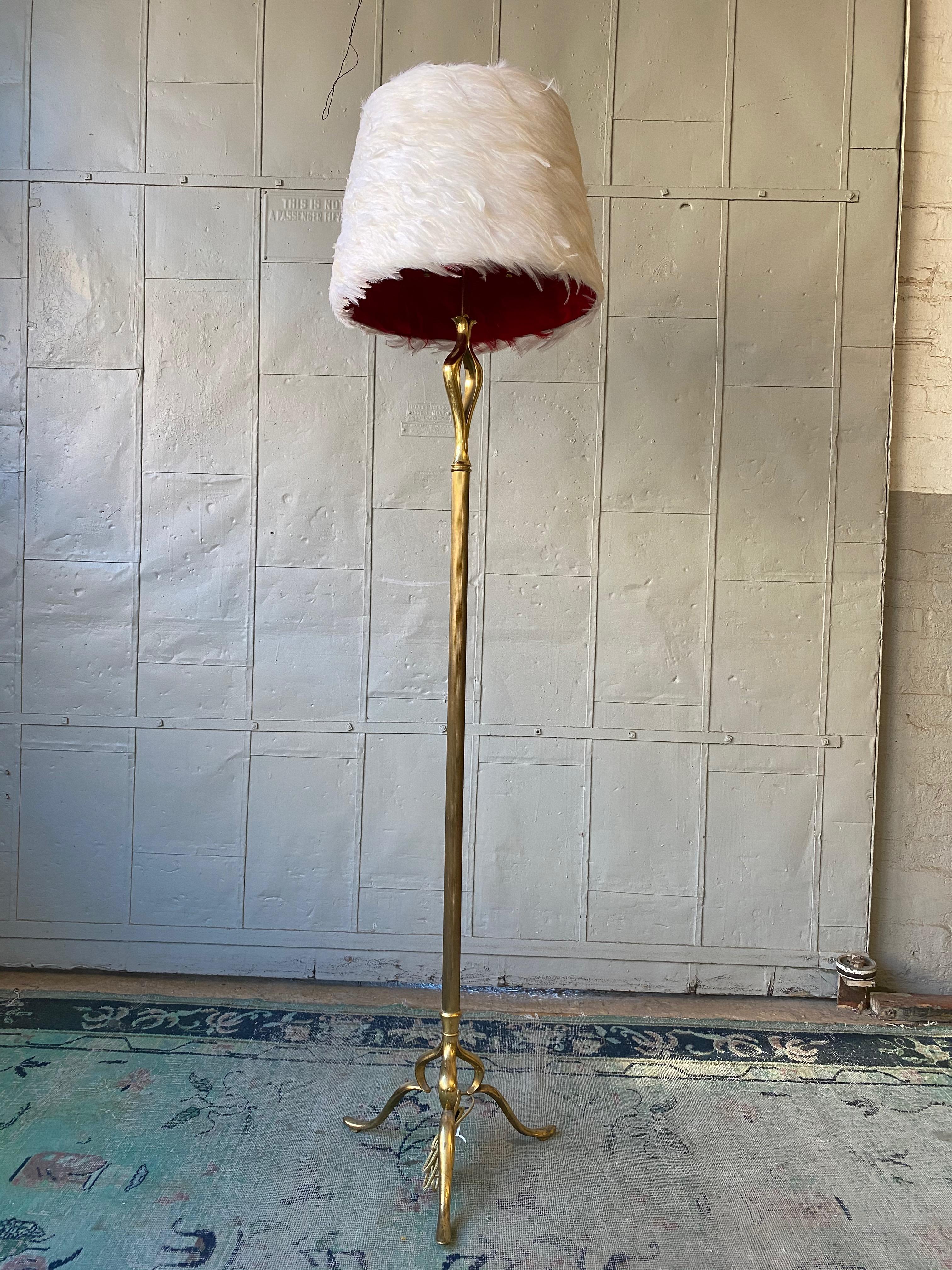 French Mid-Century Modern Brass Floor Lamp on a Tripod Base In Good Condition For Sale In Buchanan, NY