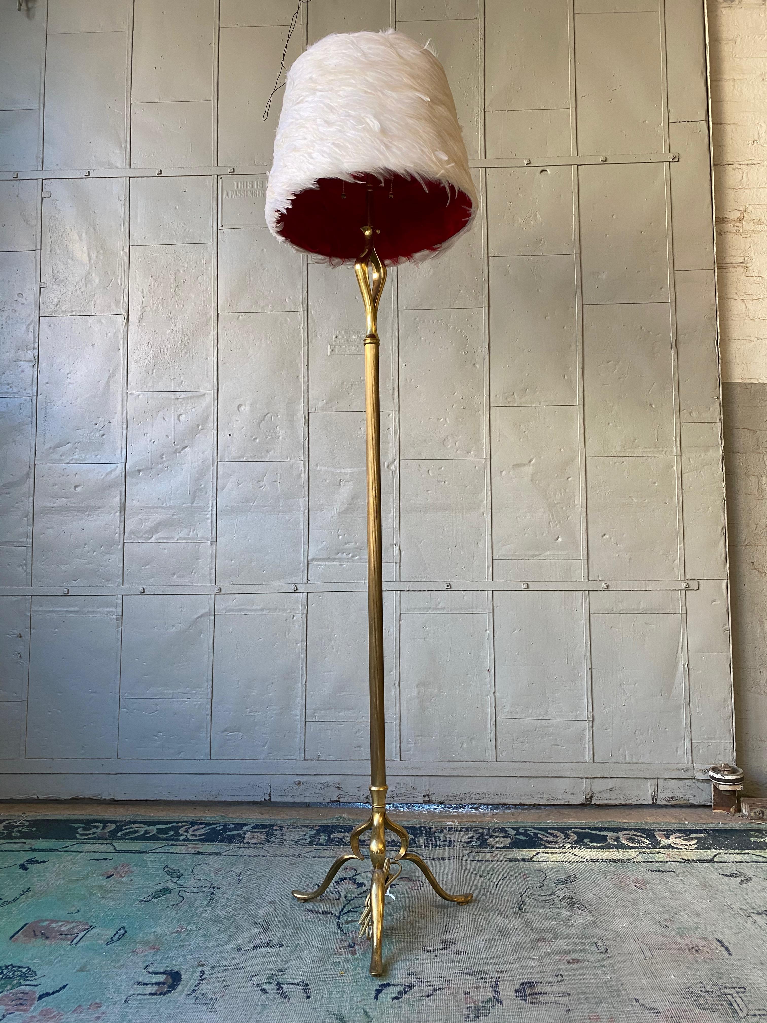 French Mid-Century Modern Brass Floor Lamp on a Tripod Base For Sale 3