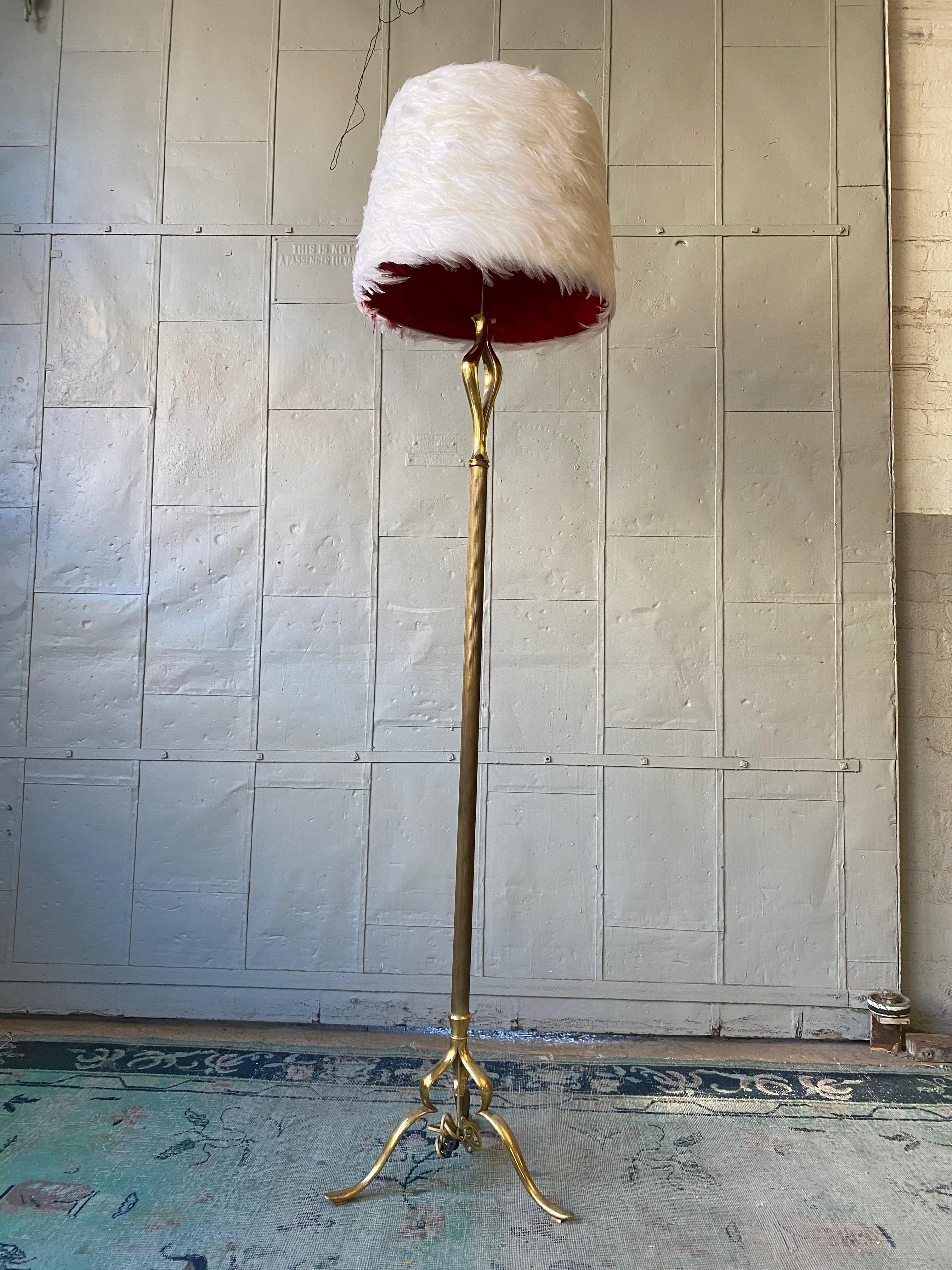 French Mid-Century Modern Brass Floor Lamp on a Tripod Base For Sale 5