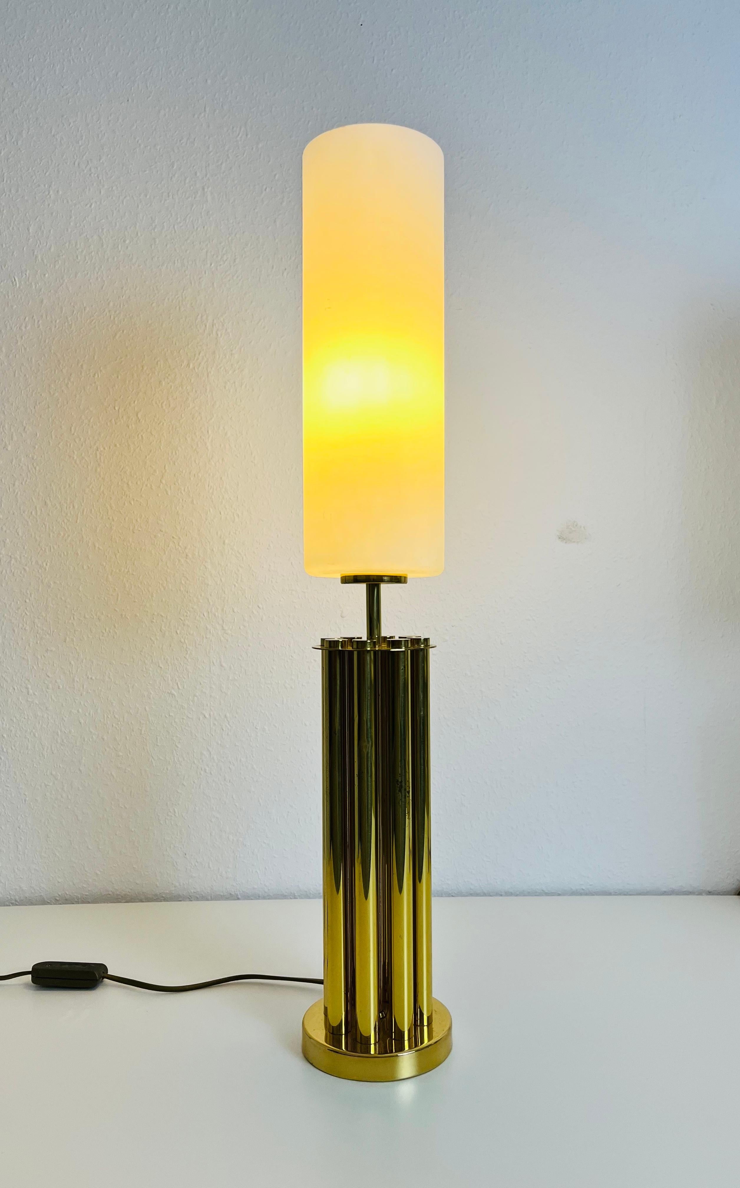 Paire de lampes de bureau françaises en laiton de style mi-siècle moderne, années 1960 en vente 4