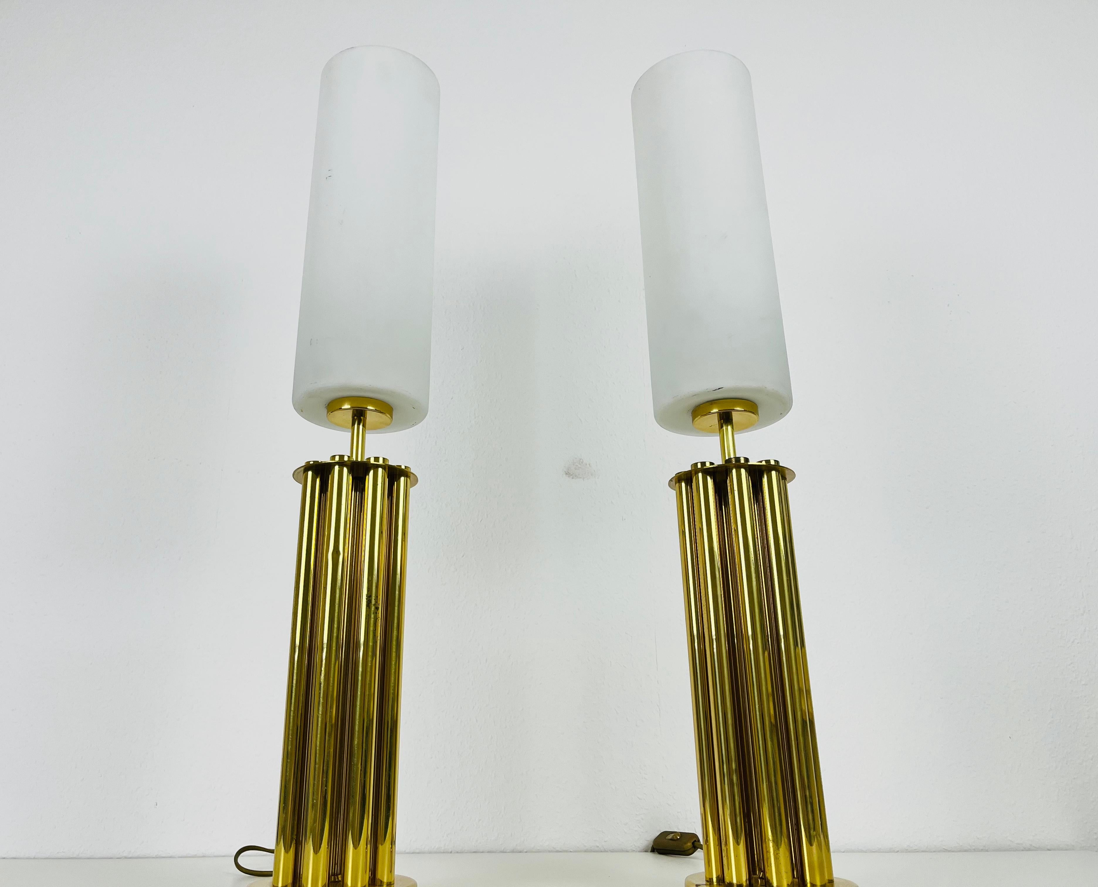 French Mid-Century Modern Brass Table Lamps, Pair, 1960s In Good Condition For Sale In Hagenbach, DE