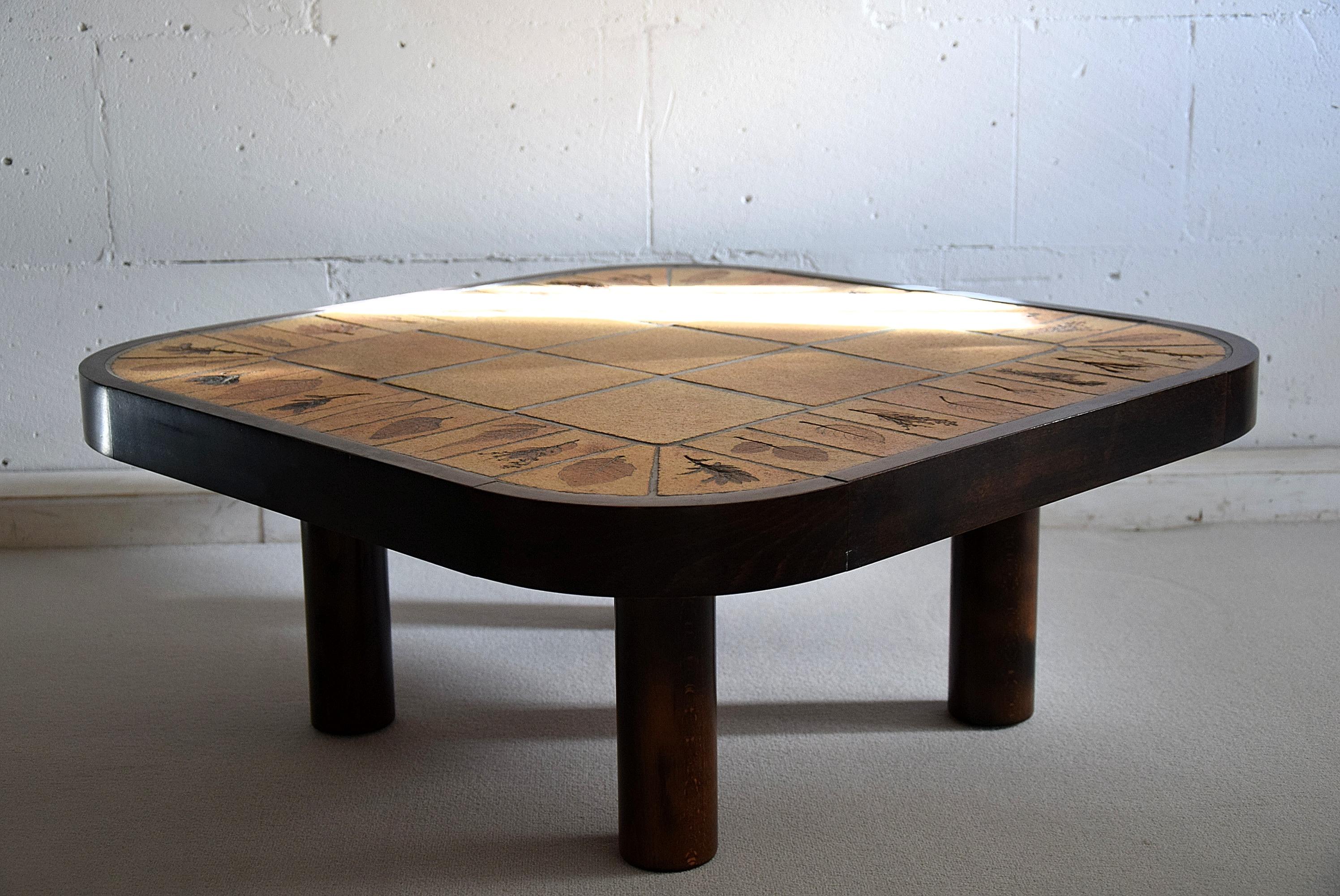 French Mid-Century Modern Brown Roger Capron Brown and Beige Coffee Table In Good Condition For Sale In Weesp, NL