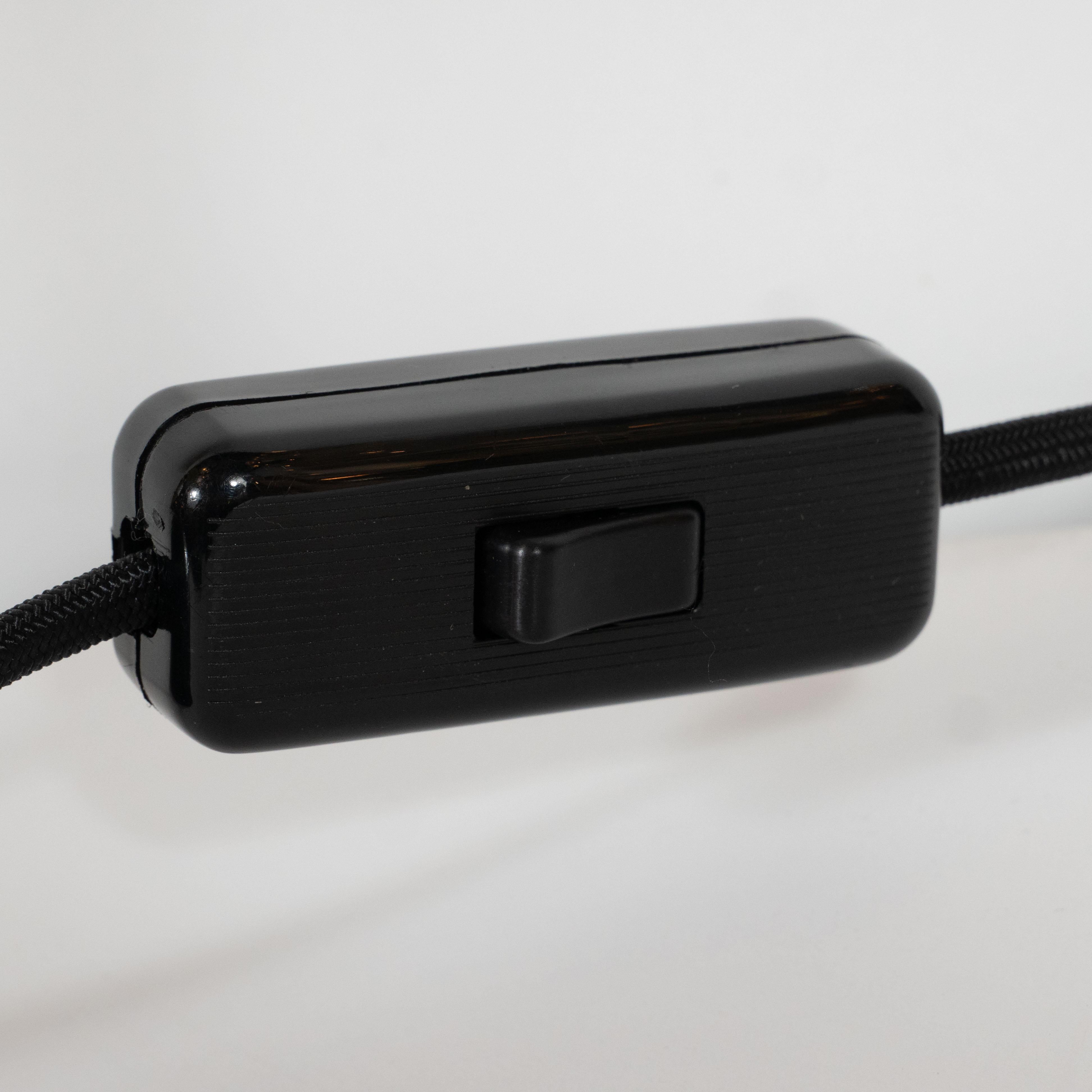Lampe de bureau française moderne du milieu du siècle dernier en chrome, crème citron et émail noir en vente 4