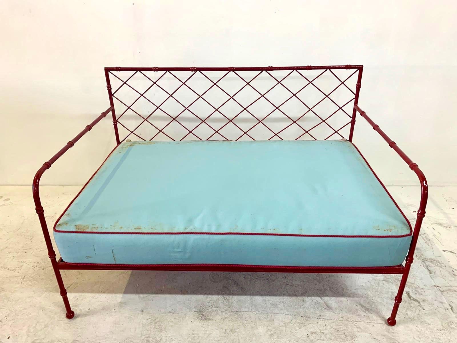 French Mid-Century Modern Lattice-Design Settee In Good Condition In East Hampton, NY