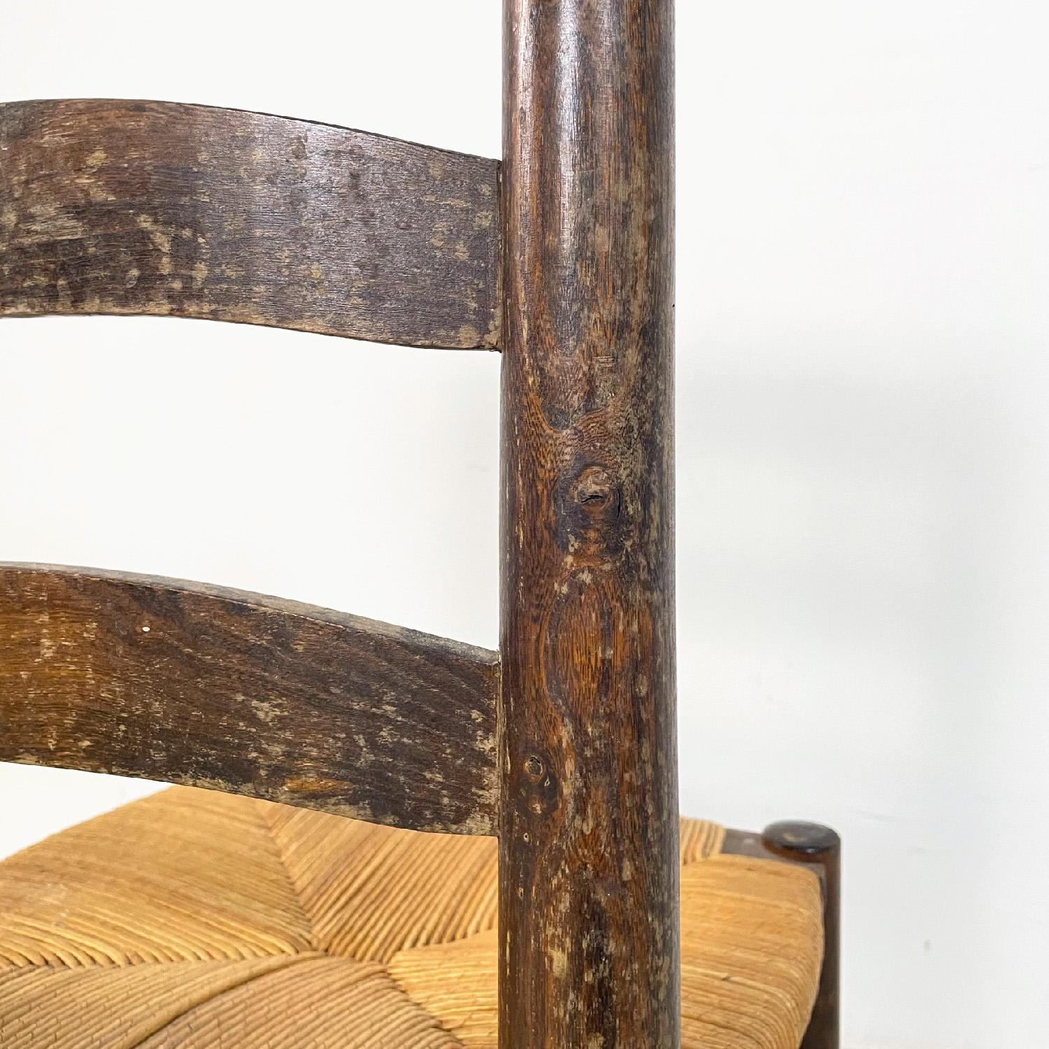 Chaises en bois foncé et paille par Georges Robert, 1950s
Ensemble de 4 chaises avec assise carrée en paille. La structure est en bois foncé. L'assise est composée de trois lattes légèrement incurvées, les pieds sont de forme conique.
Conçu par