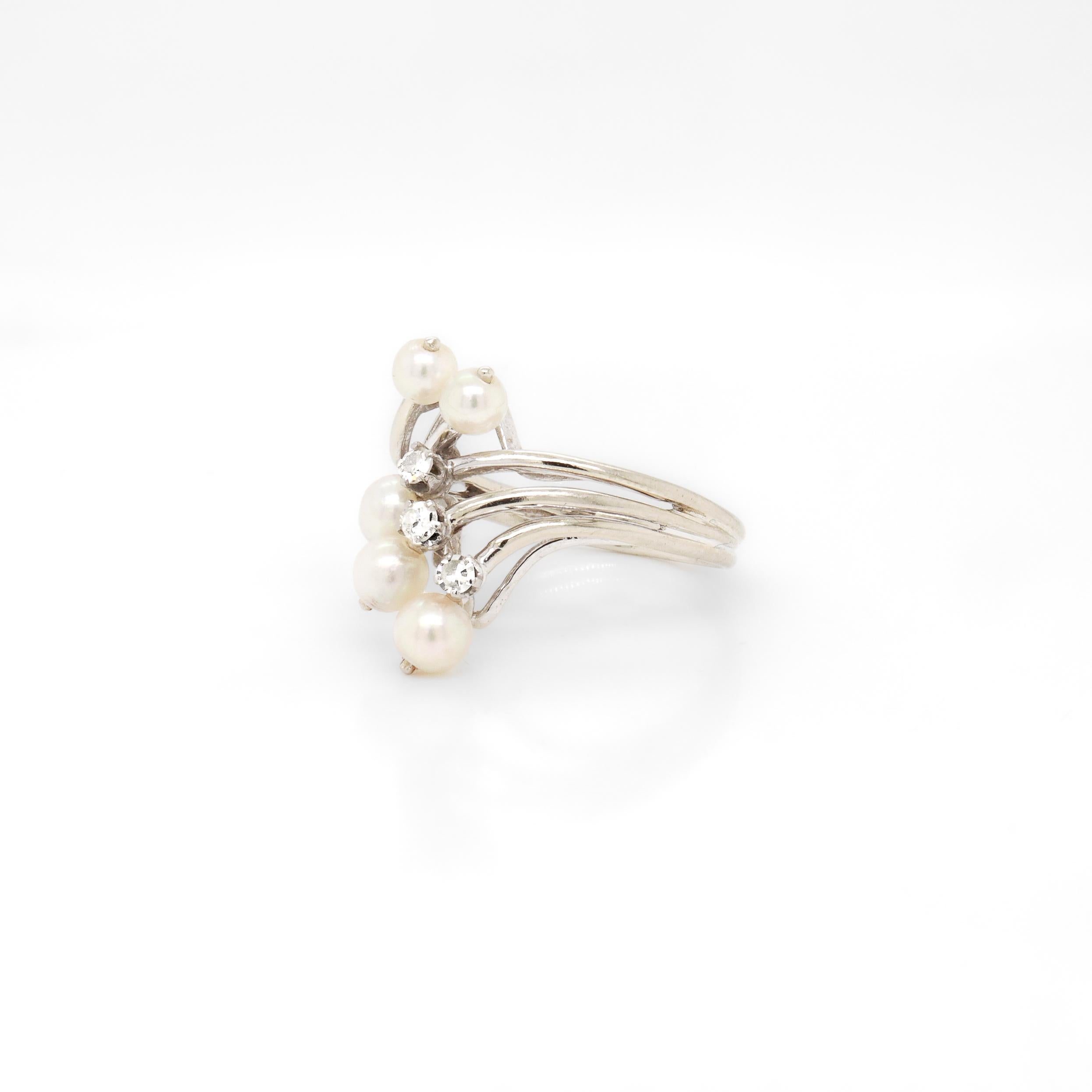 French Mid-Century Modern Diamond, Pearl, & 18k White Gold Cocktail Ring For Sale 1
